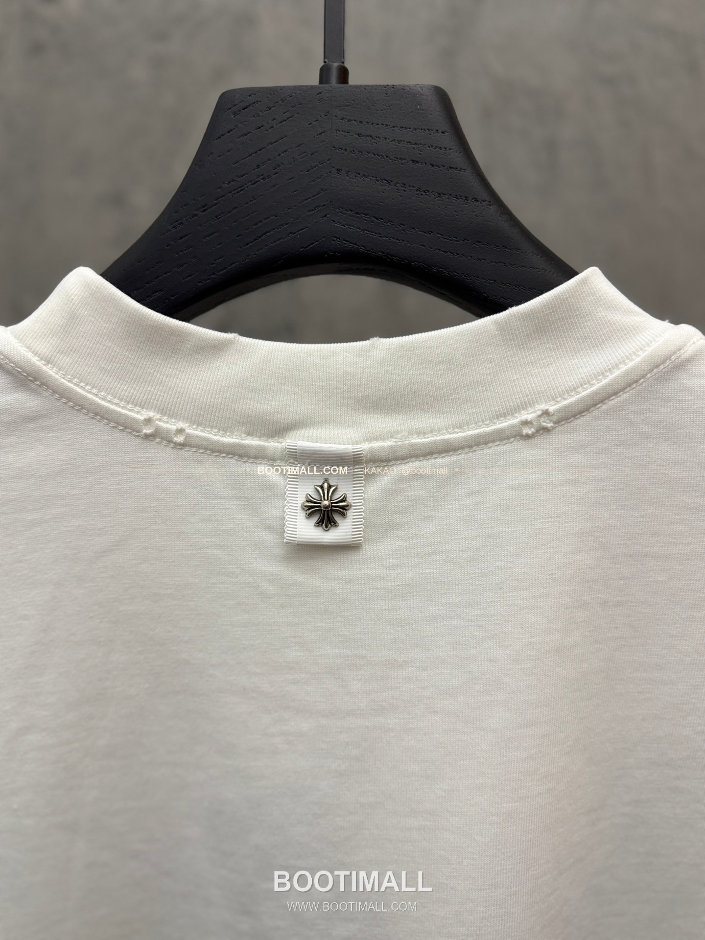 크롬하츠 2026SS 헤비코튼 호스슈자수 아일렛디테일 루즈핏 반팔 티셔츠 Chrome Hearts 2026 SS Heavy Cotton Horseshoe Embroidery Eyelet Detail Loose Fit Short Sleeve T-Shirt 9601 9