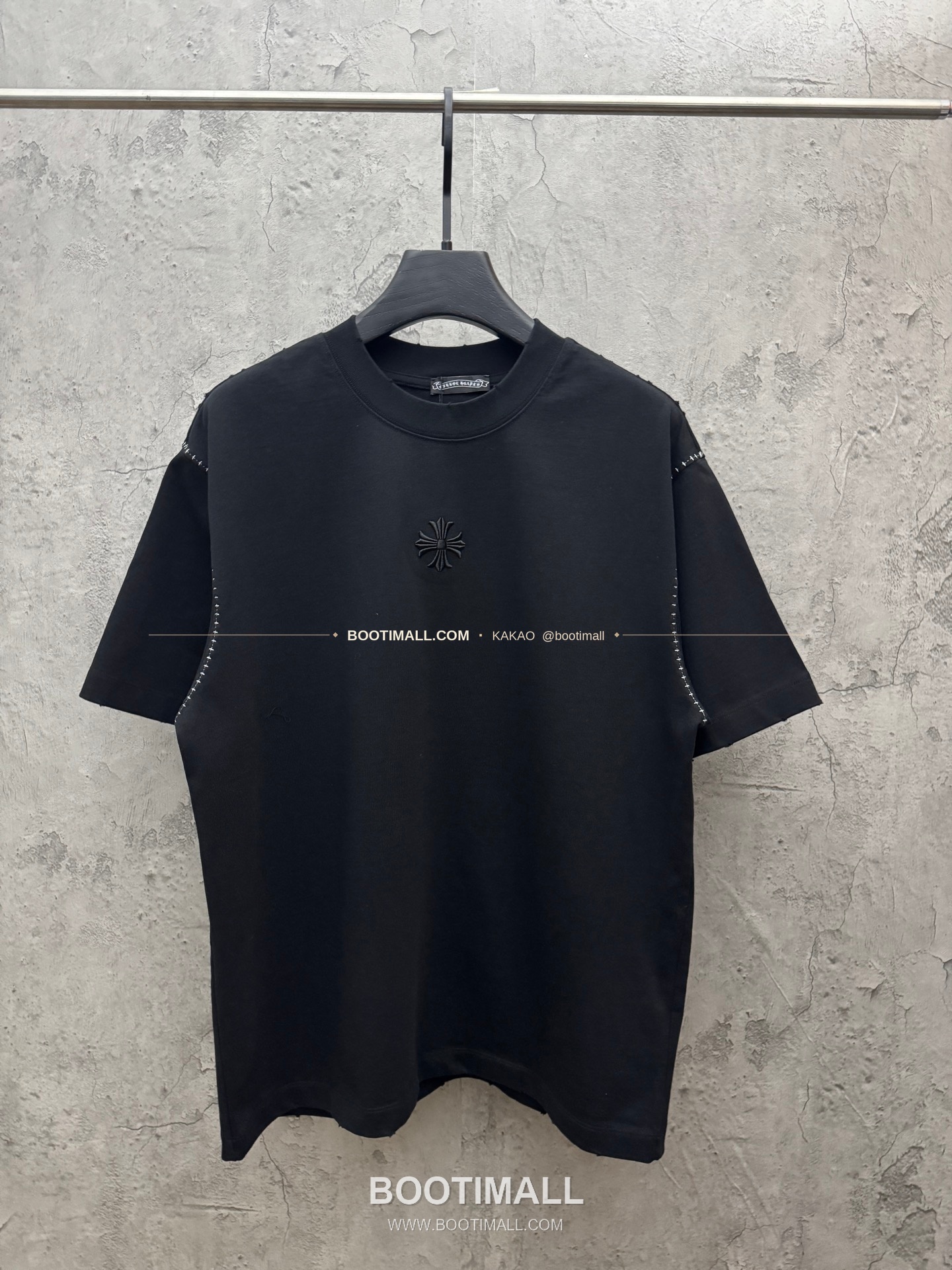 크롬하츠 2026SS 헤비코튼 호스슈자수 아일렛디테일 루즈핏 반팔 티셔츠 Chrome Hearts 2026 SS Heavy Cotton Horseshoe Embroidery Eyelet Detail Loose Fit Short Sleeve T-Shirt 9601 1