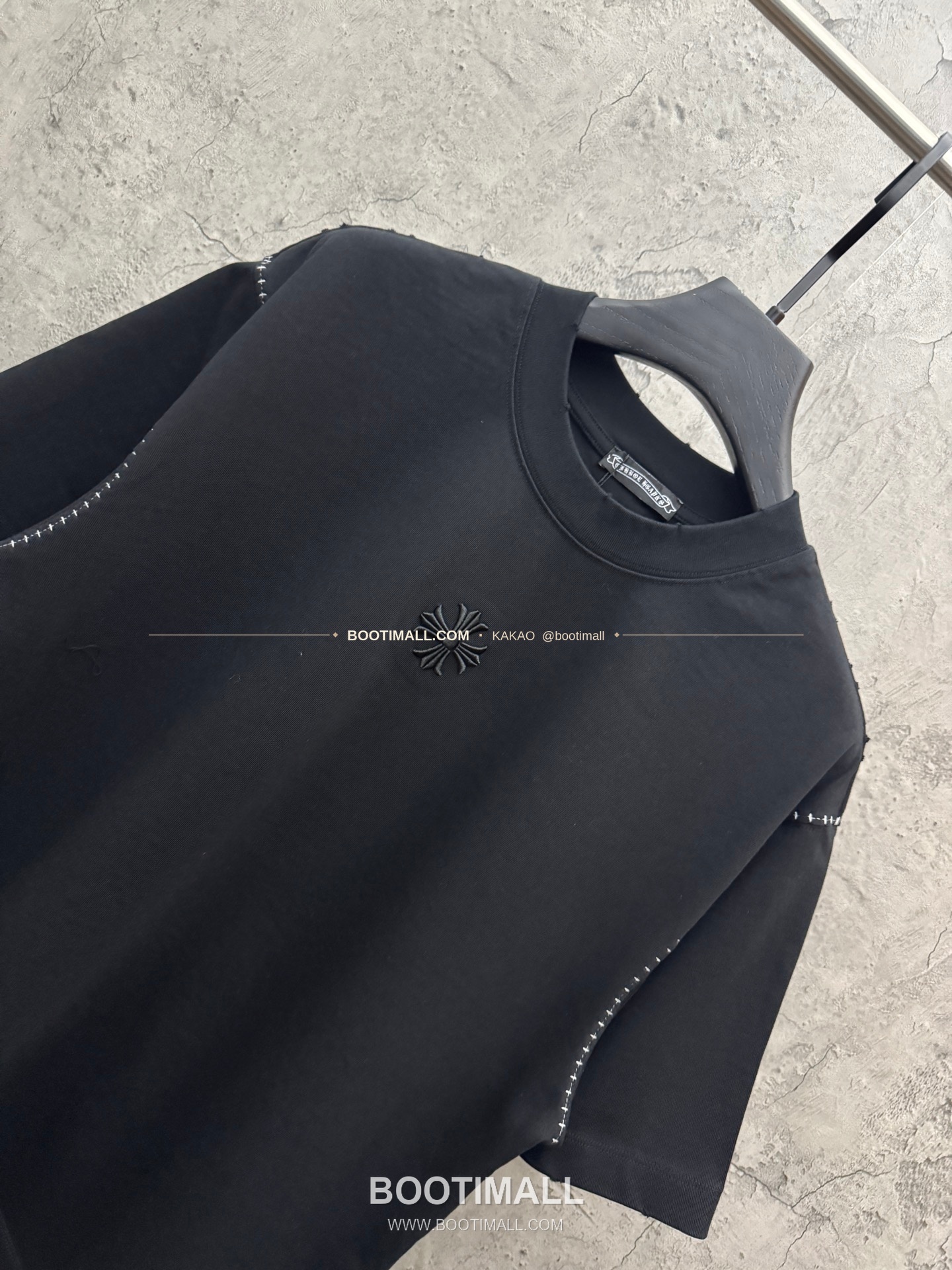 크롬하츠 2026SS 헤비코튼 호스슈자수 아일렛디테일 루즈핏 반팔 티셔츠 Chrome Hearts 2026 SS Heavy Cotton Horseshoe Embroidery Eyelet Detail Loose Fit Short Sleeve T-Shirt 9601 3