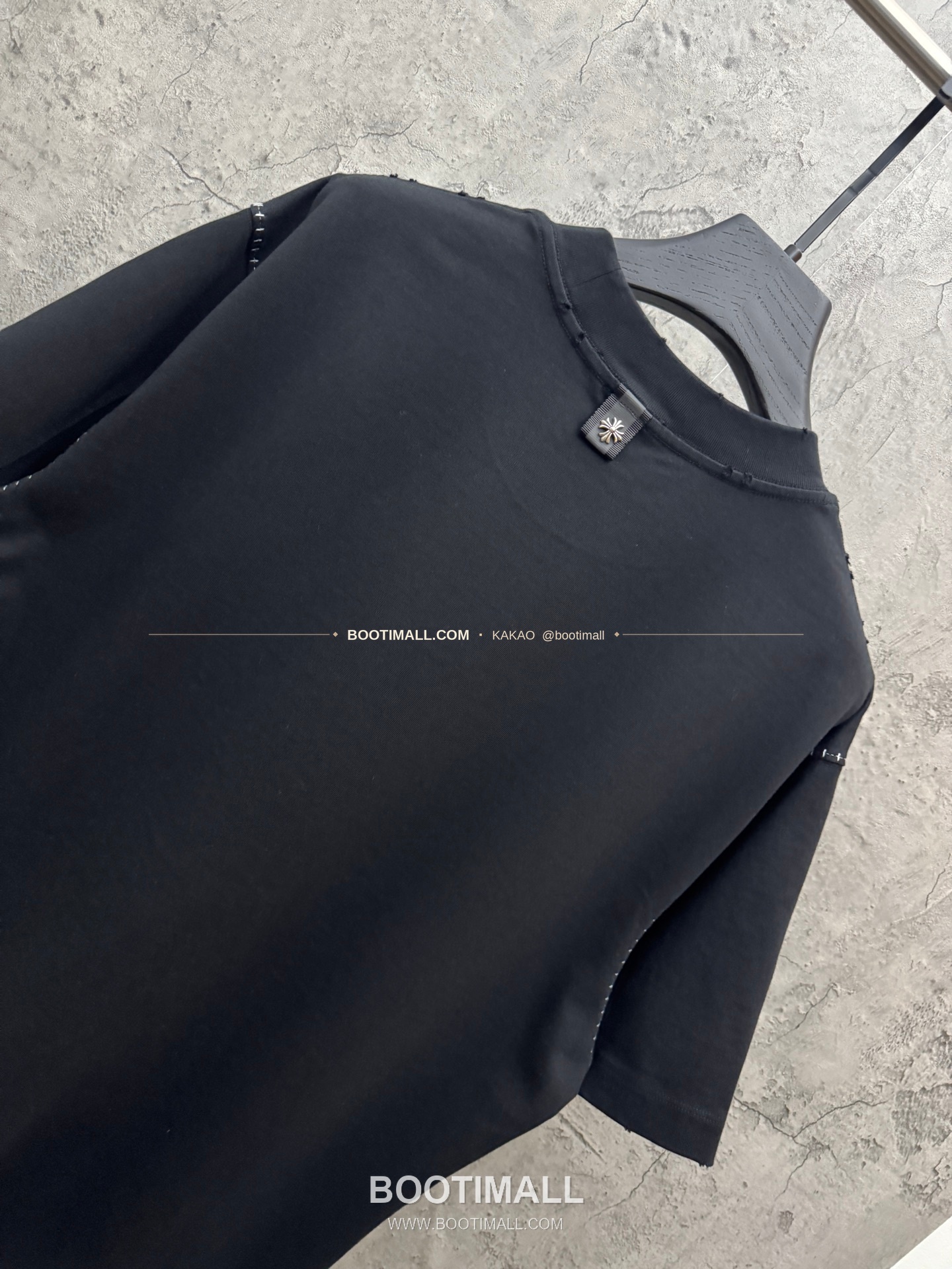 크롬하츠 2026SS 헤비코튼 호스슈자수 아일렛디테일 루즈핏 반팔 티셔츠 Chrome Hearts 2026 SS Heavy Cotton Horseshoe Embroidery Eyelet Detail Loose Fit Short Sleeve T-Shirt 9601 4