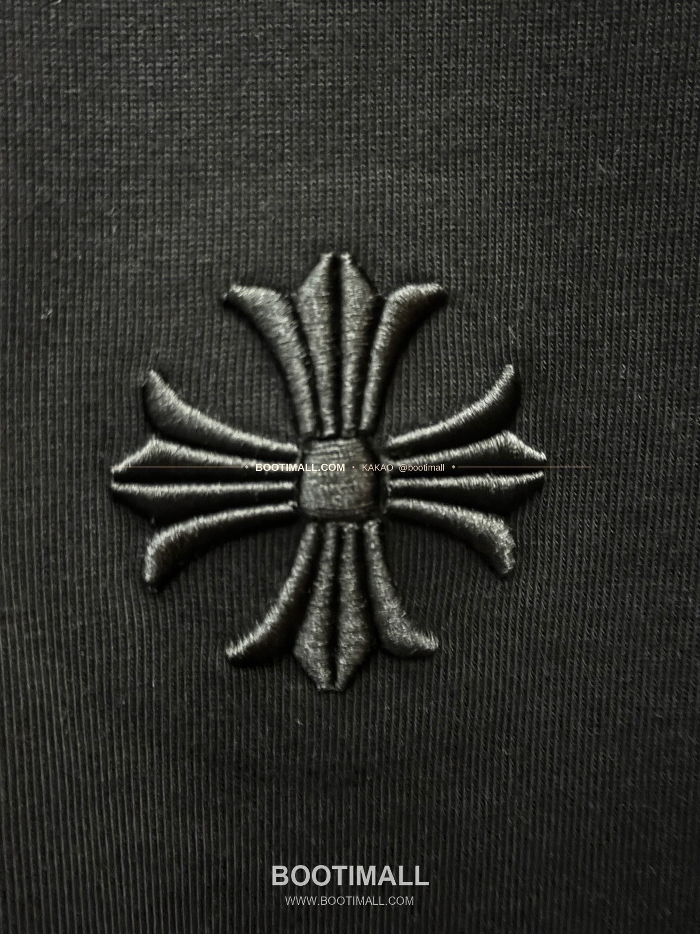 크롬하츠 2026SS 헤비코튼 호스슈자수 아일렛디테일 루즈핏 반팔 티셔츠 Chrome Hearts 2026 SS Heavy Cotton Horseshoe Embroidery Eyelet Detail Loose Fit Short Sleeve T-Shirt 9601 6