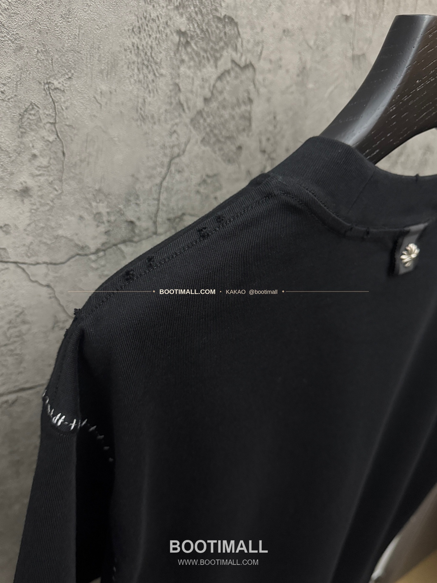 크롬하츠 2026SS 헤비코튼 호스슈자수 아일렛디테일 루즈핏 반팔 티셔츠 Chrome Hearts 2026 SS Heavy Cotton Horseshoe Embroidery Eyelet Detail Loose Fit Short Sleeve T-Shirt 9601 9