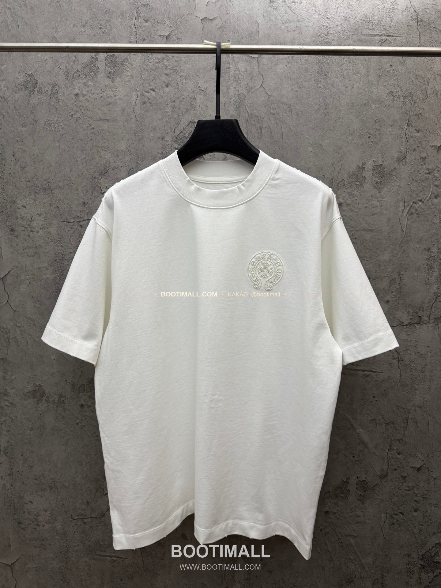 크롬하츠 2026SS 헤비코튼 UV변색 호스슈 3D자수 루즈핏 반팔 티셔츠 Chrome Hearts 2026 SS Heavy Cotton UV Color Changing Horseshoe 3D Embroidery Loose Fit Short Sleeve T-Shirt 9602 1