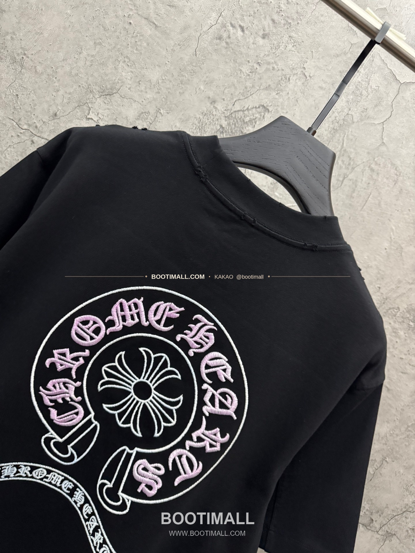 크롬하츠 2026SS 헤비코튼 UV변색 호스슈 3D자수 루즈핏 반팔 티셔츠 Chrome Hearts 2026 SS Heavy Cotton UV Color Changing Horseshoe 3D Embroidery Loose Fit Short Sleeve T-Shirt 9602 4