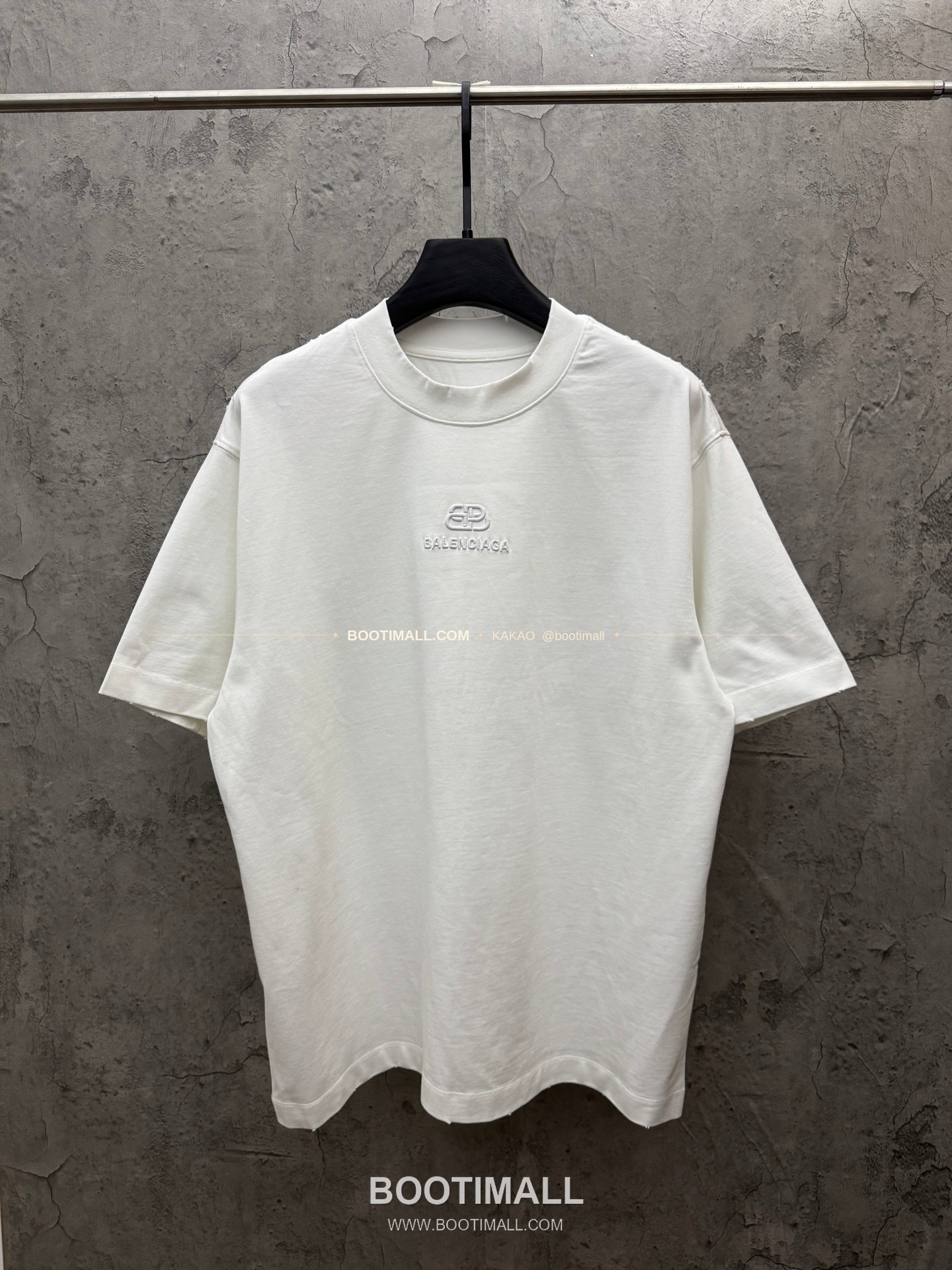 발렌시아가 2026SS 헤비코튼 아치 3D홀자수 루즈핏 반팔 티셔츠 Balenciaga 2026 SS Heavy Cotton Arch 3D Hollow Embroidery Loose Fit Short Sleeve T-Shirt 8601 1