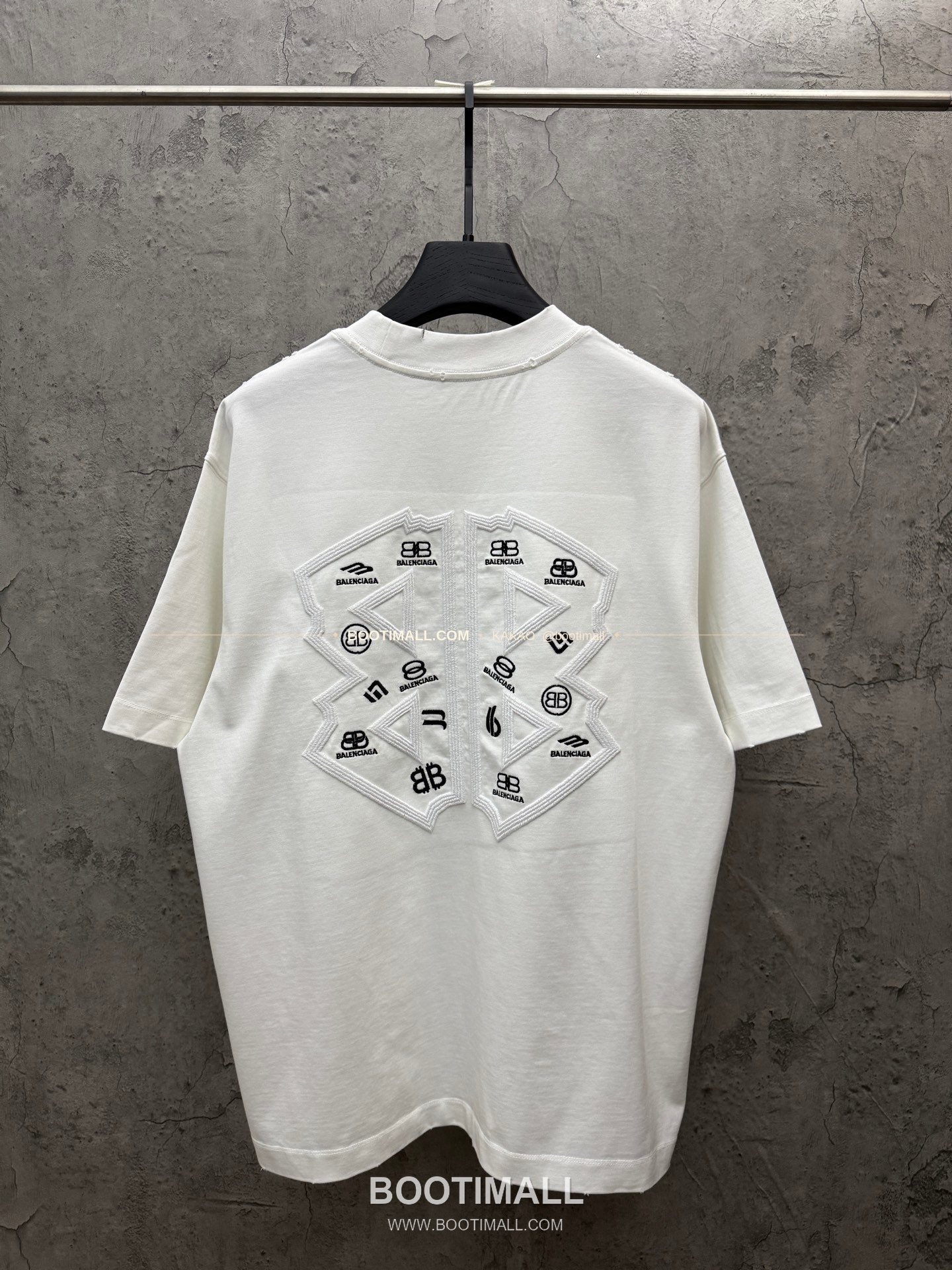 발렌시아가 2026SS 헤비코튼 아치 3D홀자수 루즈핏 반팔 티셔츠 Balenciaga 2026 SS Heavy Cotton Arch 3D Hollow Embroidery Loose Fit Short Sleeve T-Shirt 8601 2