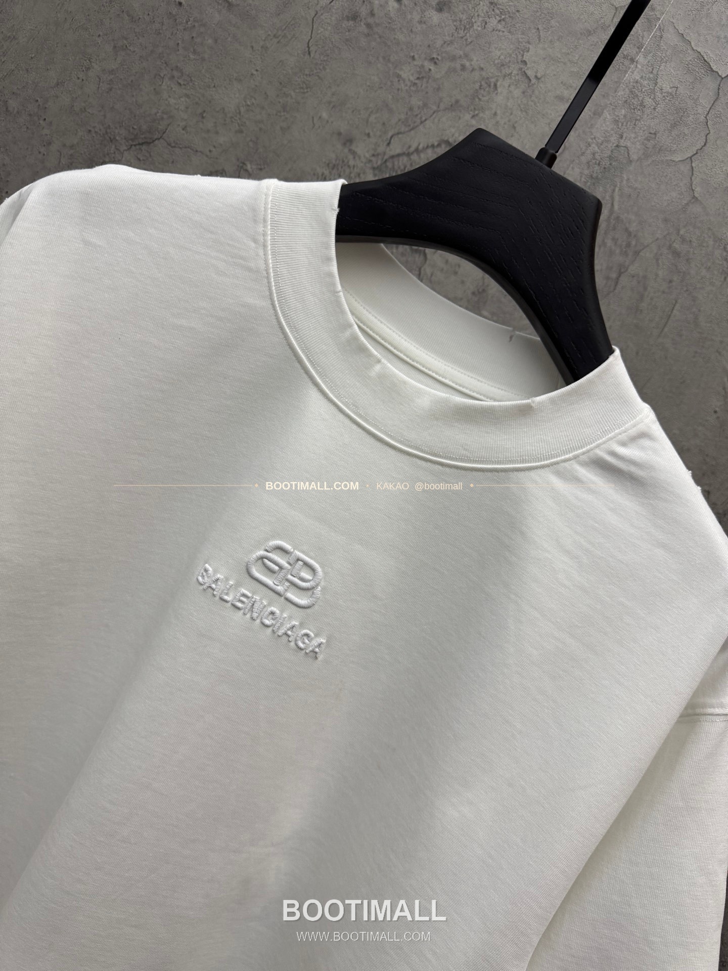 발렌시아가 2026SS 헤비코튼 아치 3D홀자수 루즈핏 반팔 티셔츠 Balenciaga 2026 SS Heavy Cotton Arch 3D Hollow Embroidery Loose Fit Short Sleeve T-Shirt 8601 3