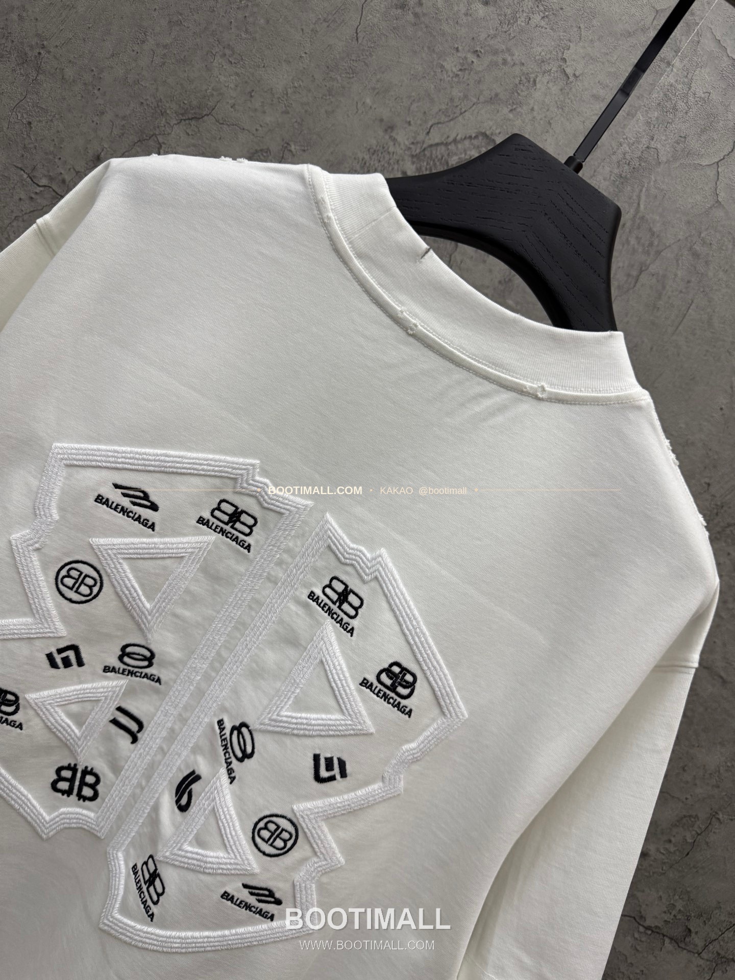 발렌시아가 2026SS 헤비코튼 아치 3D홀자수 루즈핏 반팔 티셔츠 Balenciaga 2026 SS Heavy Cotton Arch 3D Hollow Embroidery Loose Fit Short Sleeve T-Shirt 8601 4