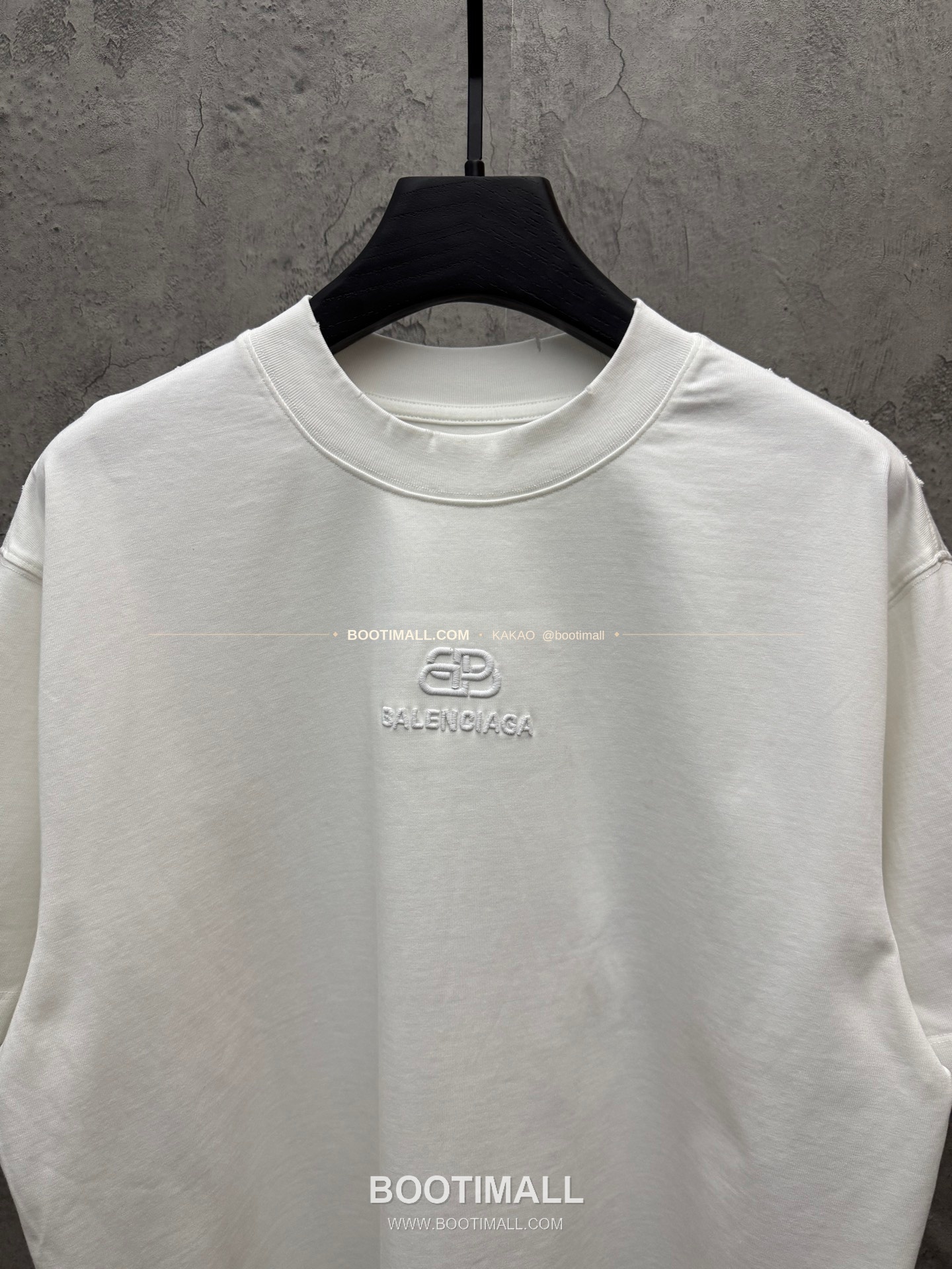 발렌시아가 2026SS 헤비코튼 아치 3D홀자수 루즈핏 반팔 티셔츠 Balenciaga 2026 SS Heavy Cotton Arch 3D Hollow Embroidery Loose Fit Short Sleeve T-Shirt 8601 5