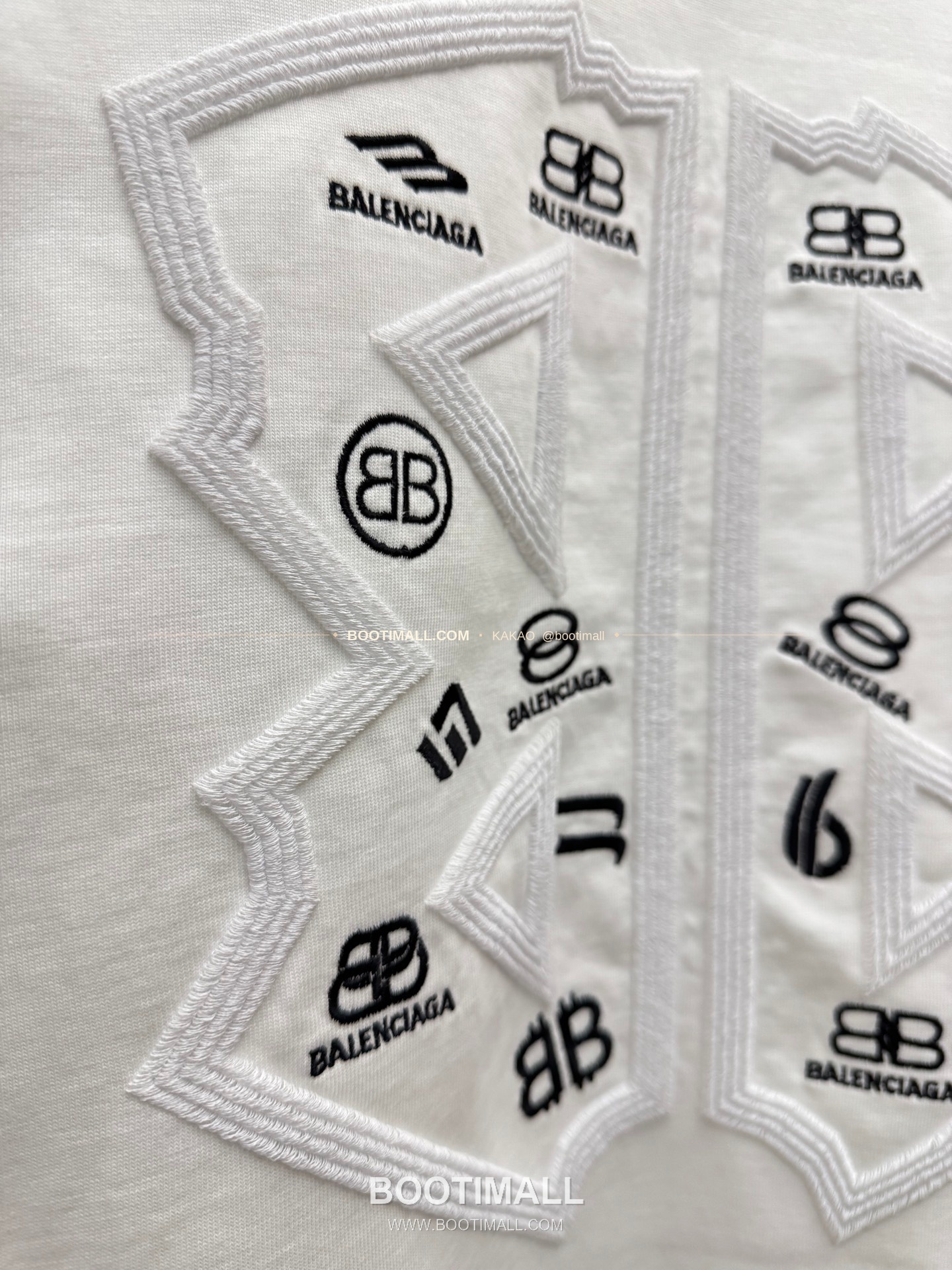 발렌시아가 2026SS 헤비코튼 아치 3D홀자수 루즈핏 반팔 티셔츠 Balenciaga 2026 SS Heavy Cotton Arch 3D Hollow Embroidery Loose Fit Short Sleeve T-Shirt 8601 8