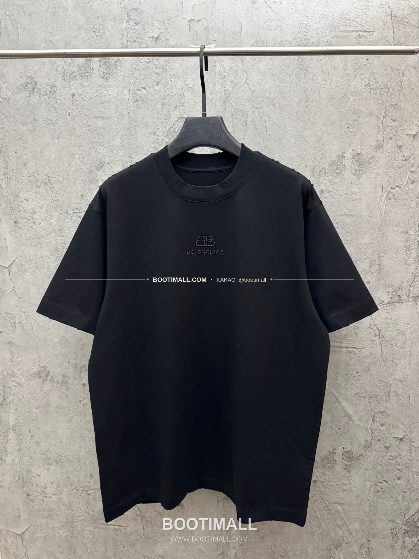 발렌시아가 2026SS 헤비코튼 아치 3D홀자수 루즈핏 반팔 티셔츠 Balenciaga 2026 SS Heavy Cotton Arch 3D Hollow Embroidery Loose Fit Short Sleeve T-Shirt 8601 1