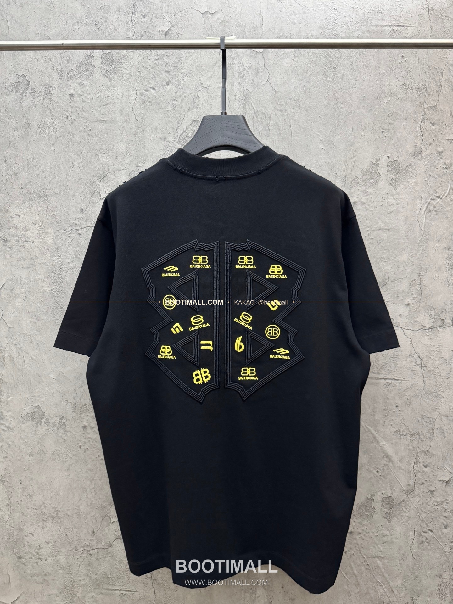 발렌시아가 2026SS 헤비코튼 아치 3D홀자수 루즈핏 반팔 티셔츠 Balenciaga 2026 SS Heavy Cotton Arch 3D Hollow Embroidery Loose Fit Short Sleeve T-Shirt 8601 2
