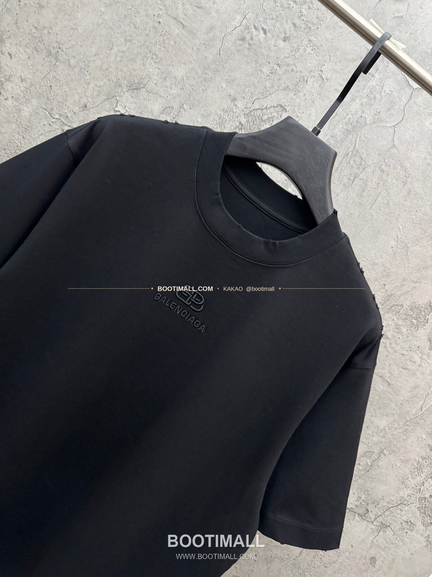 발렌시아가 2026SS 헤비코튼 아치 3D홀자수 루즈핏 반팔 티셔츠 Balenciaga 2026 SS Heavy Cotton Arch 3D Hollow Embroidery Loose Fit Short Sleeve T-Shirt 8601 3