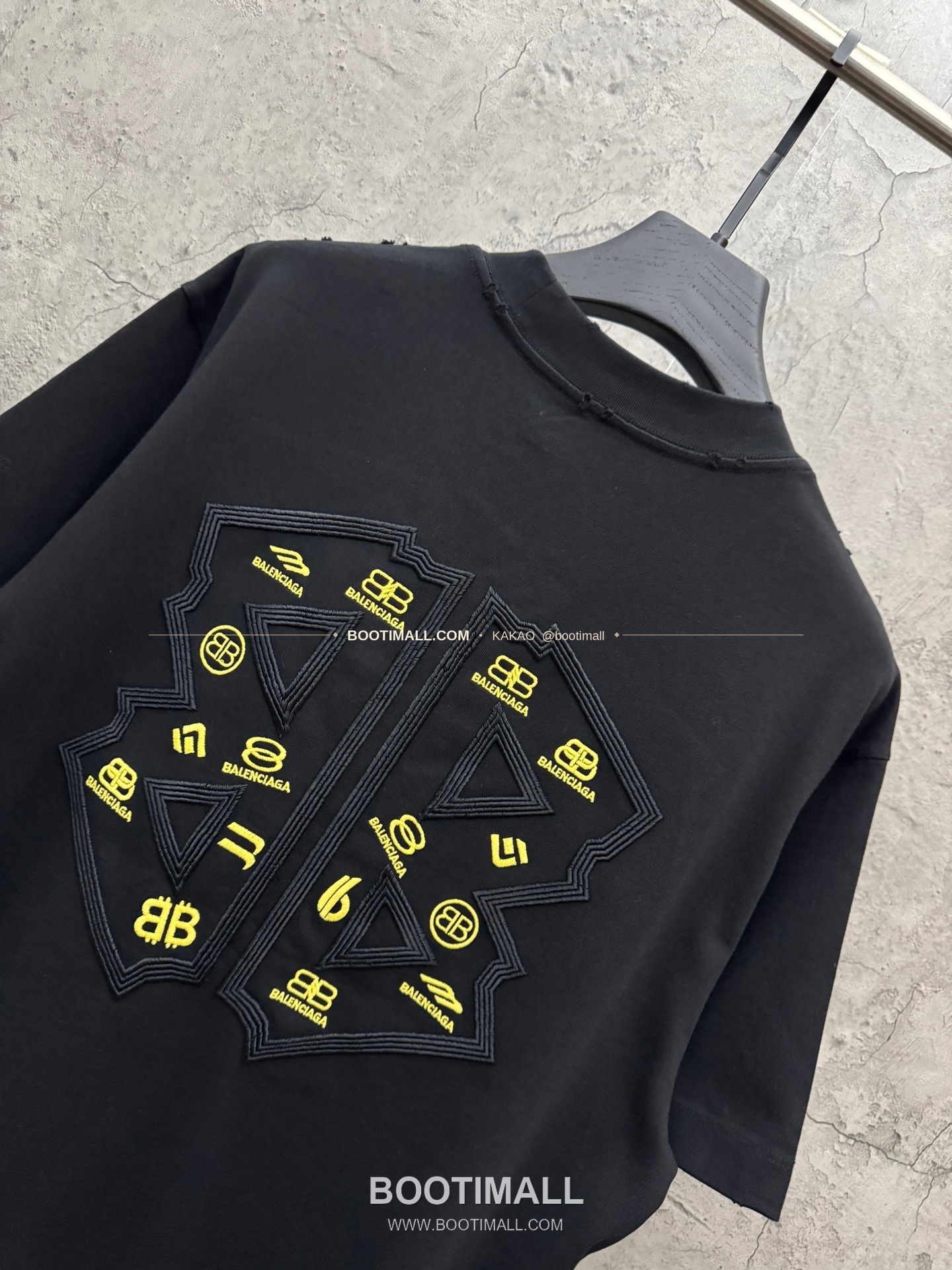 발렌시아가 2026SS 헤비코튼 아치 3D홀자수 루즈핏 반팔 티셔츠 Balenciaga 2026 SS Heavy Cotton Arch 3D Hollow Embroidery Loose Fit Short Sleeve T-Shirt 8601 4