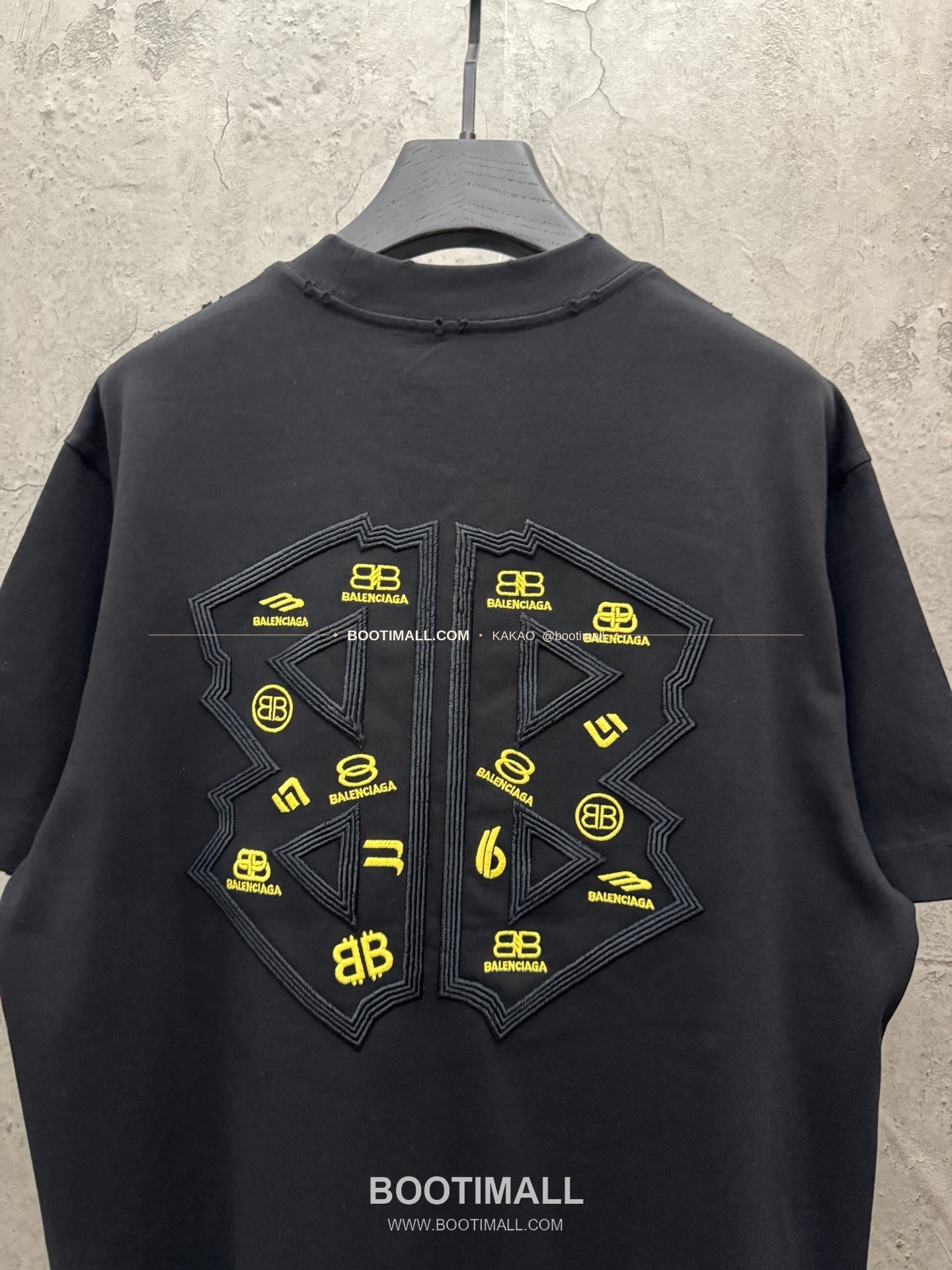 발렌시아가 2026SS 헤비코튼 아치 3D홀자수 루즈핏 반팔 티셔츠 Balenciaga 2026 SS Heavy Cotton Arch 3D Hollow Embroidery Loose Fit Short Sleeve T-Shirt 8601 7