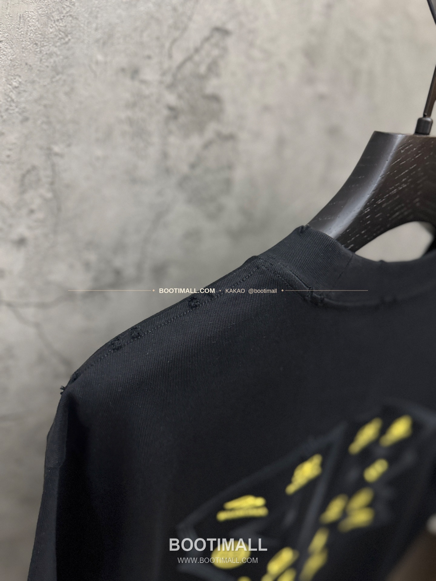 발렌시아가 2026SS 헤비코튼 아치 3D홀자수 루즈핏 반팔 티셔츠 Balenciaga 2026 SS Heavy Cotton Arch 3D Hollow Embroidery Loose Fit Short Sleeve T-Shirt 8601 8