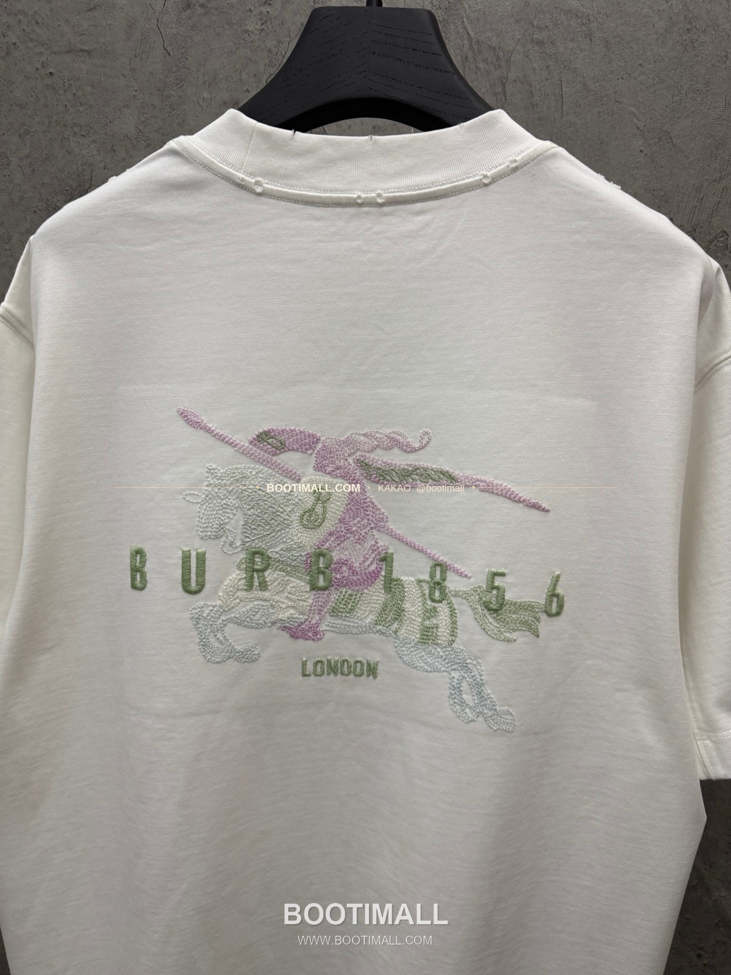 버버리 2026SS 헤비코튼 UV변색 3D자수 루즈핏 반팔 티셔츠 Burberry 2026 SS Heavy Cotton UV Color Changing 3D Embroidery Loose Fit Short Sleeve T-Shirt 9302 7