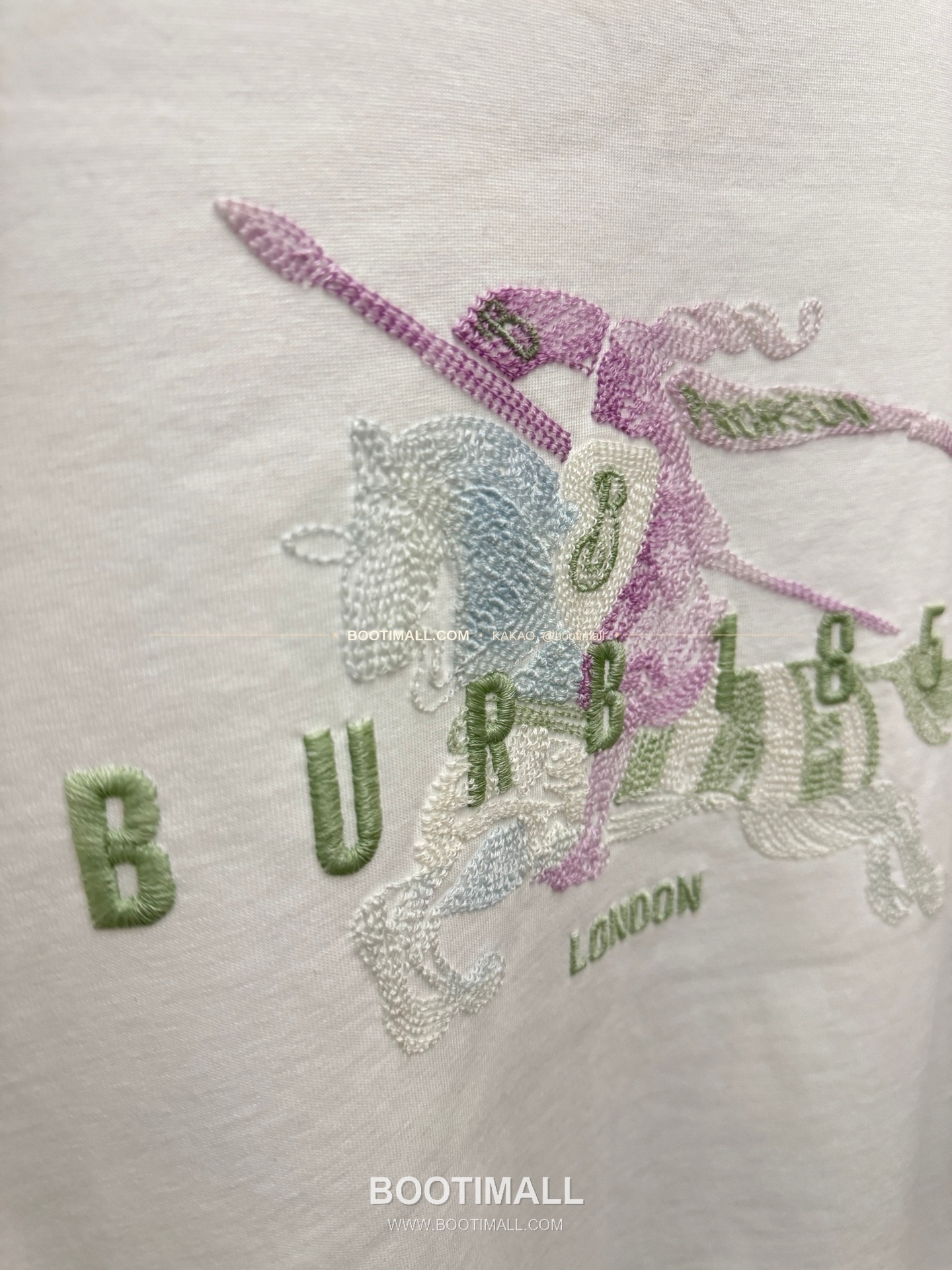 버버리 2026SS 헤비코튼 UV변색 3D자수 루즈핏 반팔 티셔츠 Burberry 2026 SS Heavy Cotton UV Color Changing 3D Embroidery Loose Fit Short Sleeve T-Shirt 9302 8
