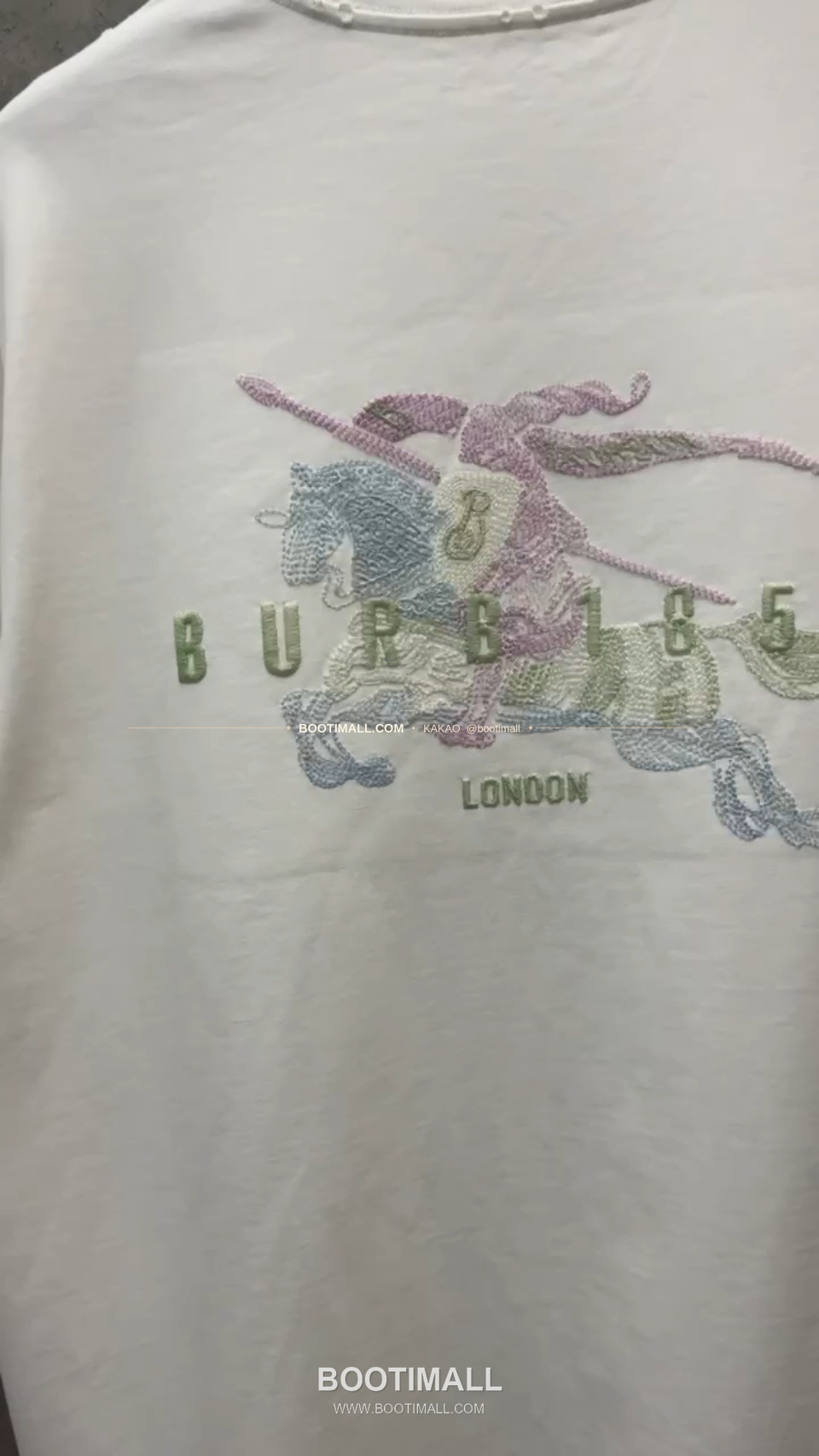 버버리 2026SS 헤비코튼 UV변색 3D자수 루즈핏 반팔 티셔츠 Burberry 2026 SS Heavy Cotton UV Color Changing 3D Embroidery Loose Fit Short Sleeve T-Shirt 9302 10