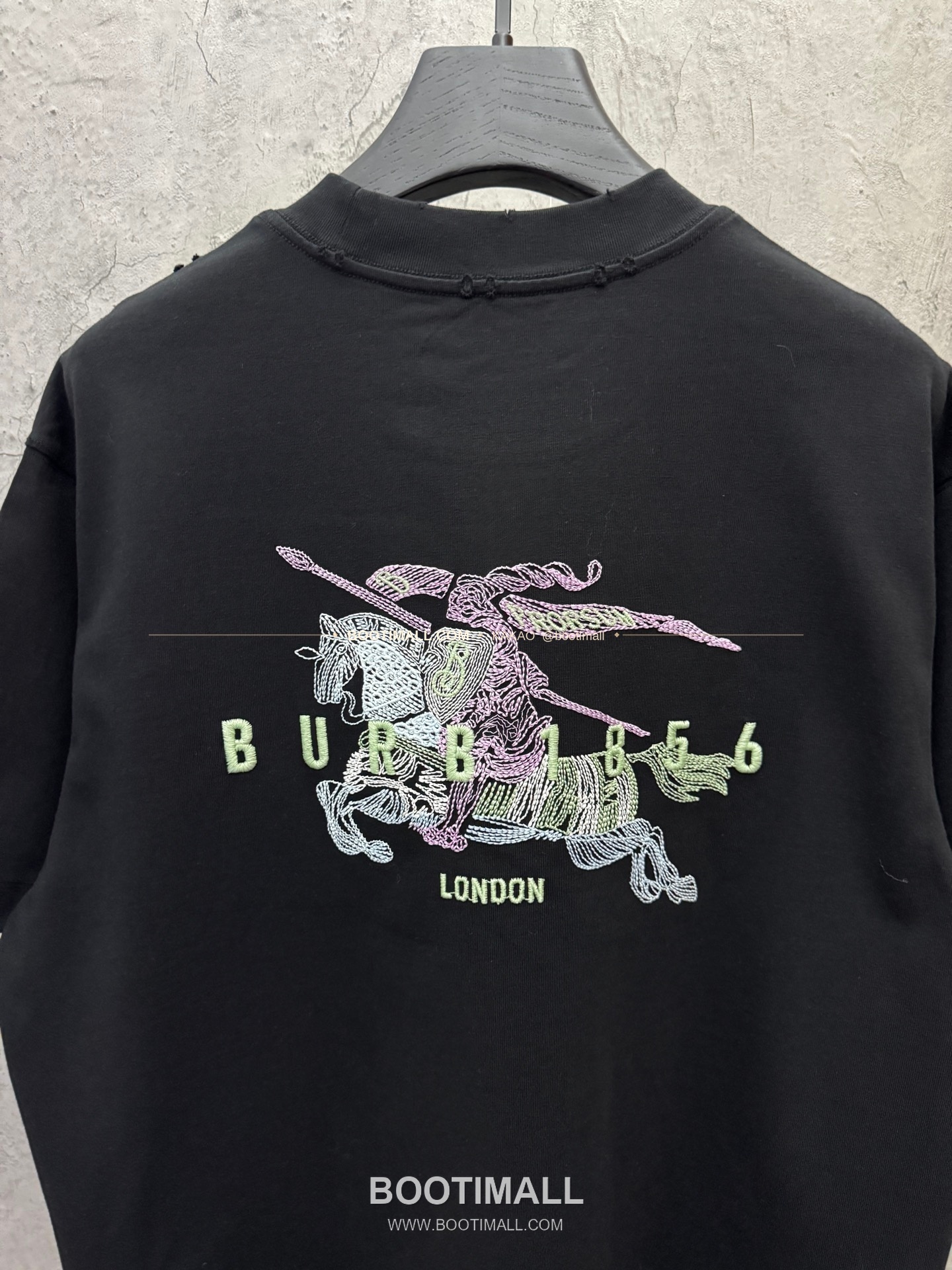 버버리 2026SS 헤비코튼 UV변색 3D자수 루즈핏 반팔 티셔츠 Burberry 2026 SS Heavy Cotton UV Color Changing 3D Embroidery Loose Fit Short Sleeve T-Shirt 9302 7