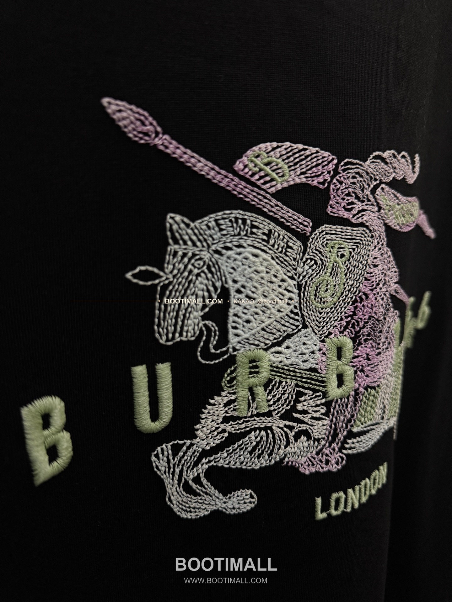 버버리 2026SS 헤비코튼 UV변색 3D자수 루즈핏 반팔 티셔츠 Burberry 2026 SS Heavy Cotton UV Color Changing 3D Embroidery Loose Fit Short Sleeve T-Shirt 9302 8