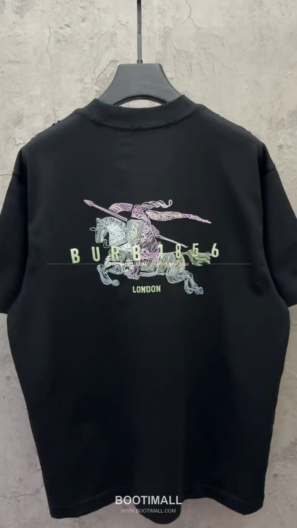 버버리 2026SS 헤비코튼 UV변색 3D자수 루즈핏 반팔 티셔츠 Burberry 2026 SS Heavy Cotton UV Color Changing 3D Embroidery Loose Fit Short Sleeve T-Shirt 9302 10