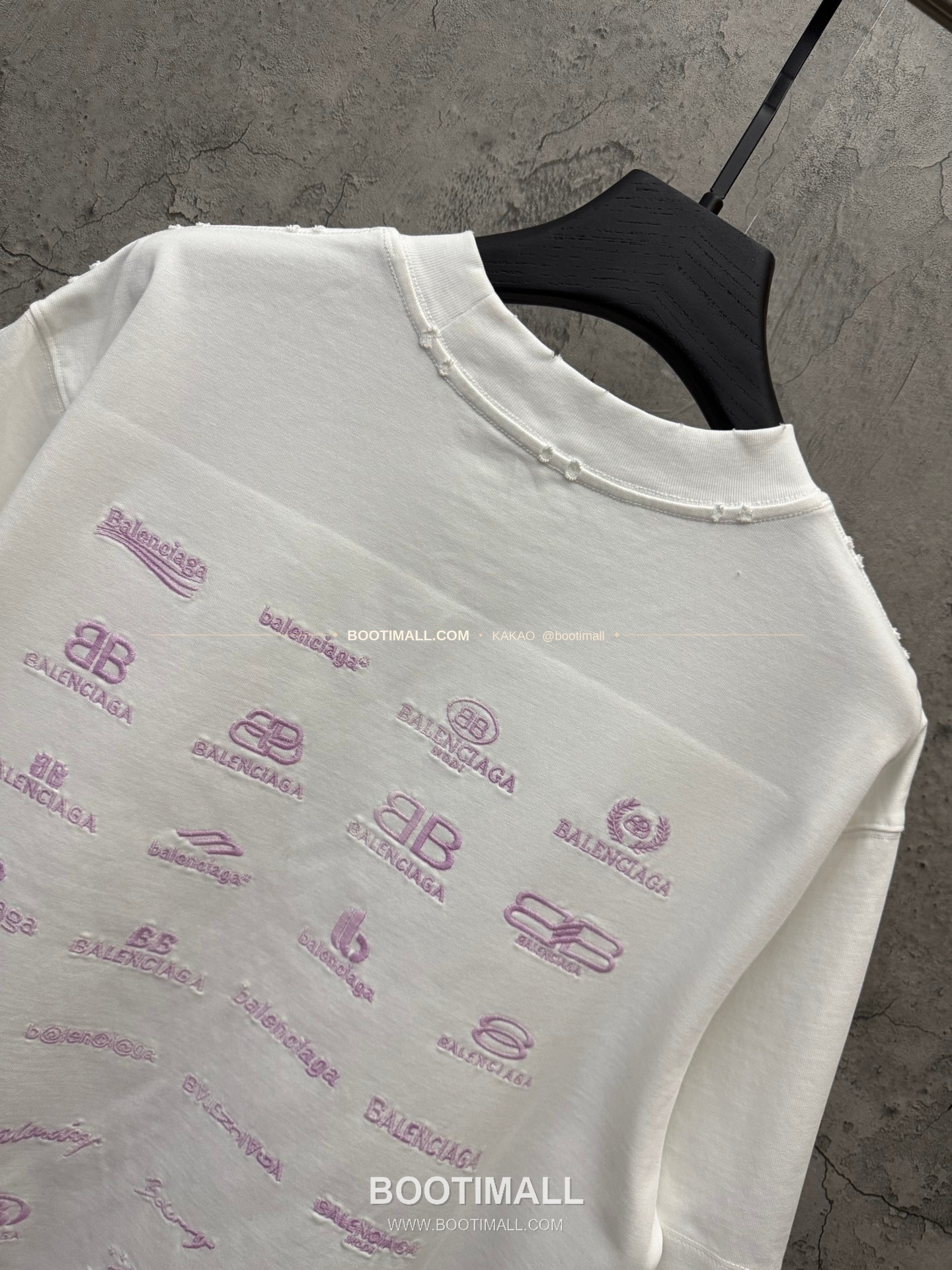 발렌시아가 2026SS 헤비코튼 UV변색 3D자수 루즈핏 반팔 티셔츠 Balenciaga 2026 SS Heavy Cotton UV Color Changing 3D Embroidery Loose Fit Short Sleeve T-Shirt 8602 4