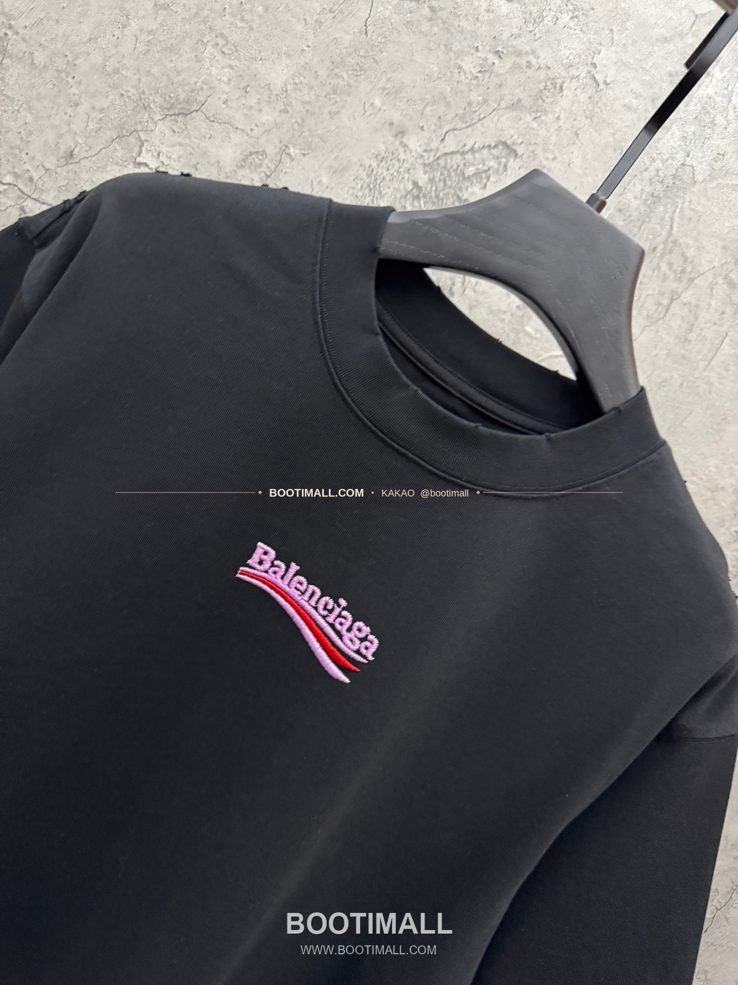 발렌시아가 2026SS 헤비코튼 UV변색 3D자수 루즈핏 반팔 티셔츠 Balenciaga 2026 SS Heavy Cotton UV Color Changing 3D Embroidery Loose Fit Short Sleeve T-Shirt 8602 3