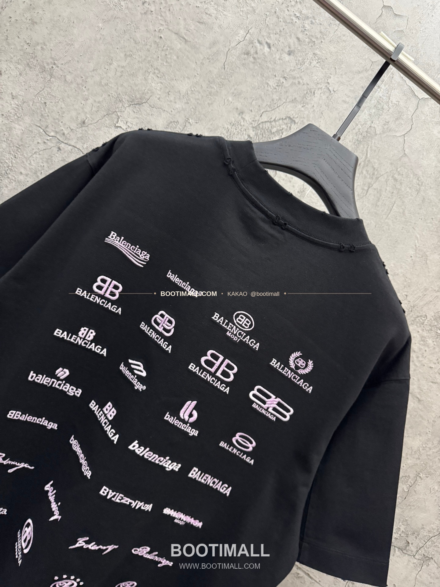 발렌시아가 2026SS 헤비코튼 UV변색 3D자수 루즈핏 반팔 티셔츠 Balenciaga 2026 SS Heavy Cotton UV Color Changing 3D Embroidery Loose Fit Short Sleeve T-Shirt 8602 4