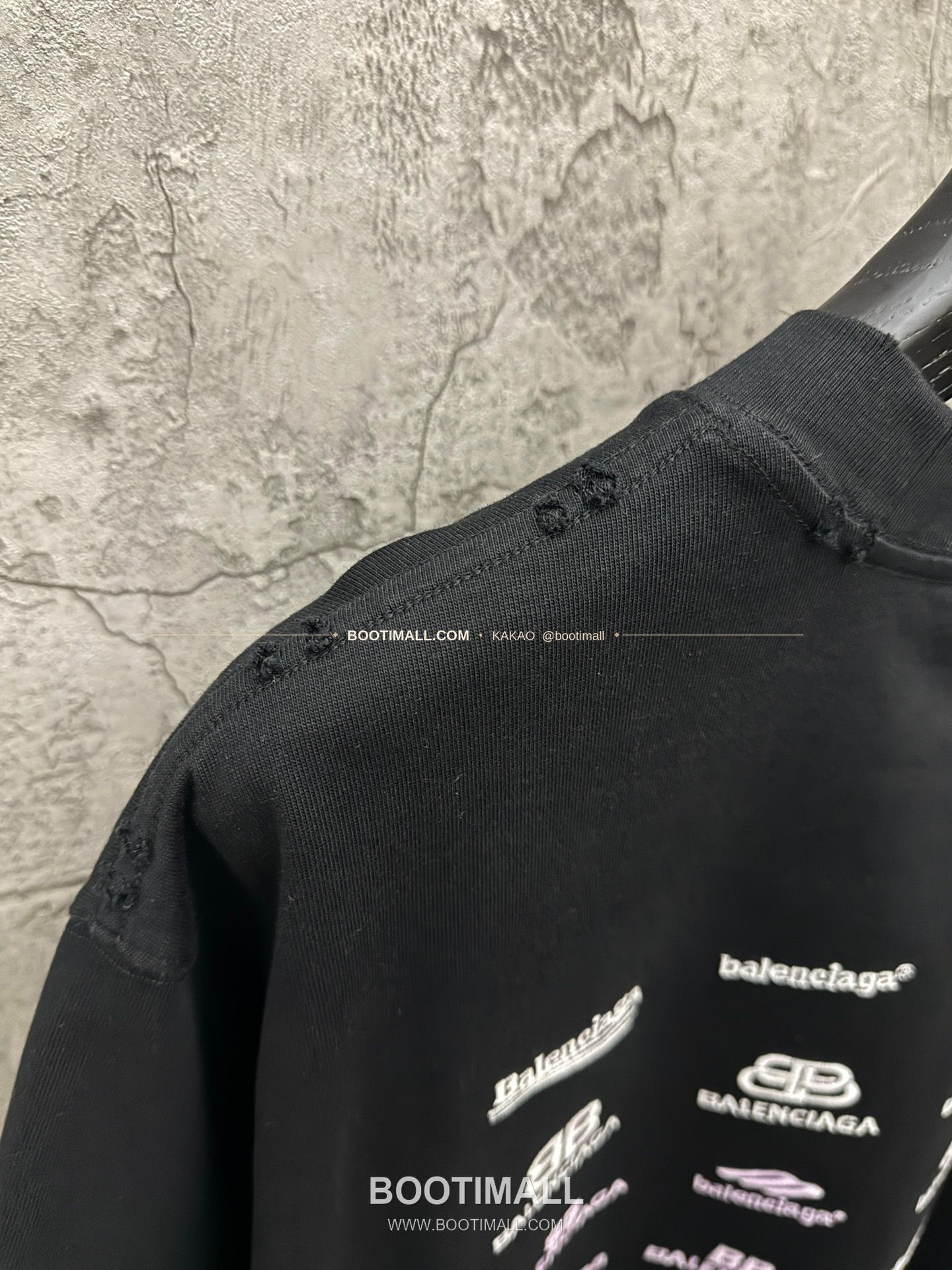 발렌시아가 2026SS 헤비코튼 UV변색 3D자수 루즈핏 반팔 티셔츠 Balenciaga 2026 SS Heavy Cotton UV Color Changing 3D Embroidery Loose Fit Short Sleeve T-Shirt 8602 8