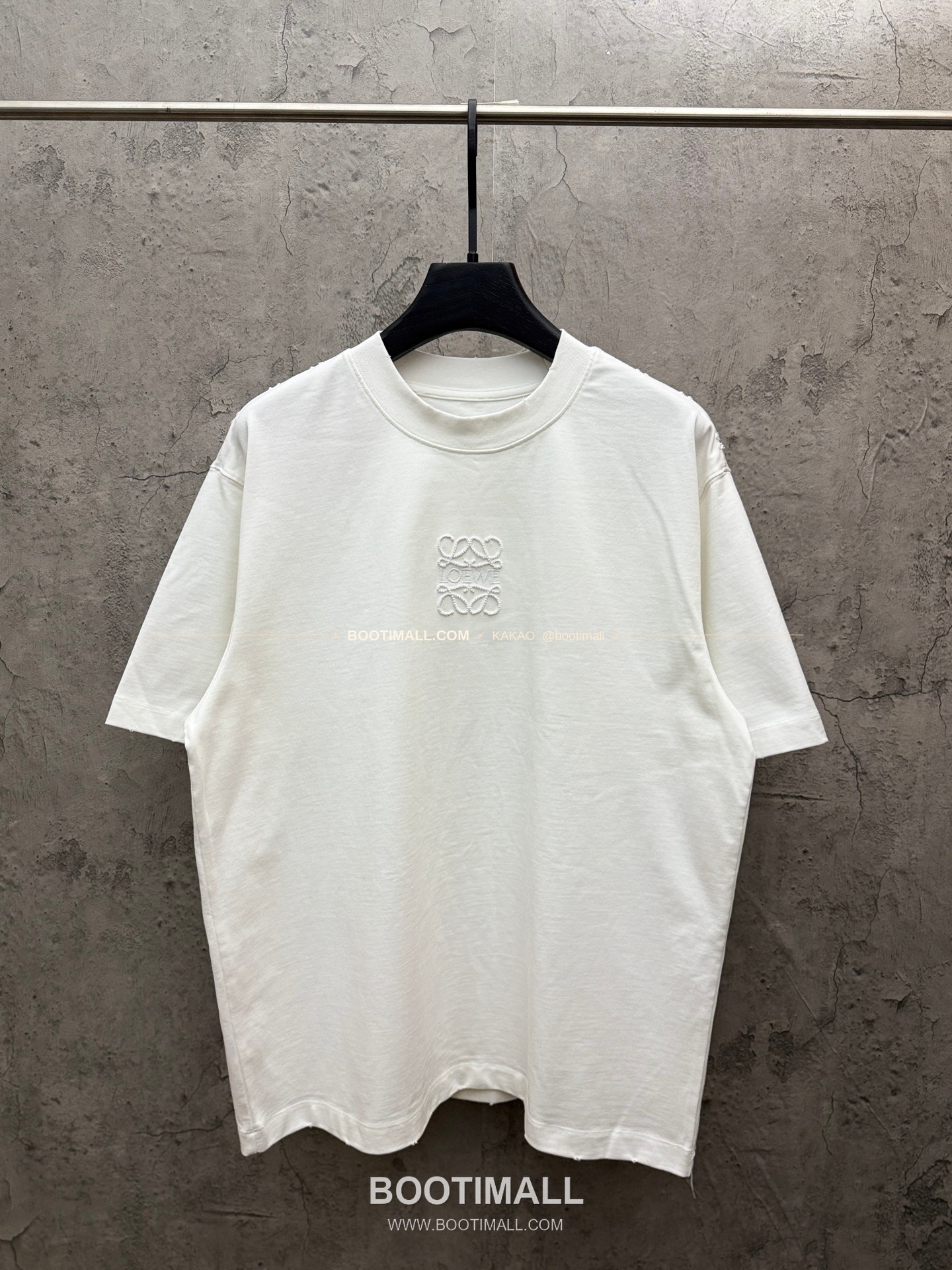 로에베 2026SS 헤비코튼 홀자수 프린지 패치 루즈핏 반팔 티셔츠 LOEWE 2026 SS Heavy Cotton Hollow Embroidery Fringe Patch Loose Fit Short Sleeve T-Shirt 9201 1