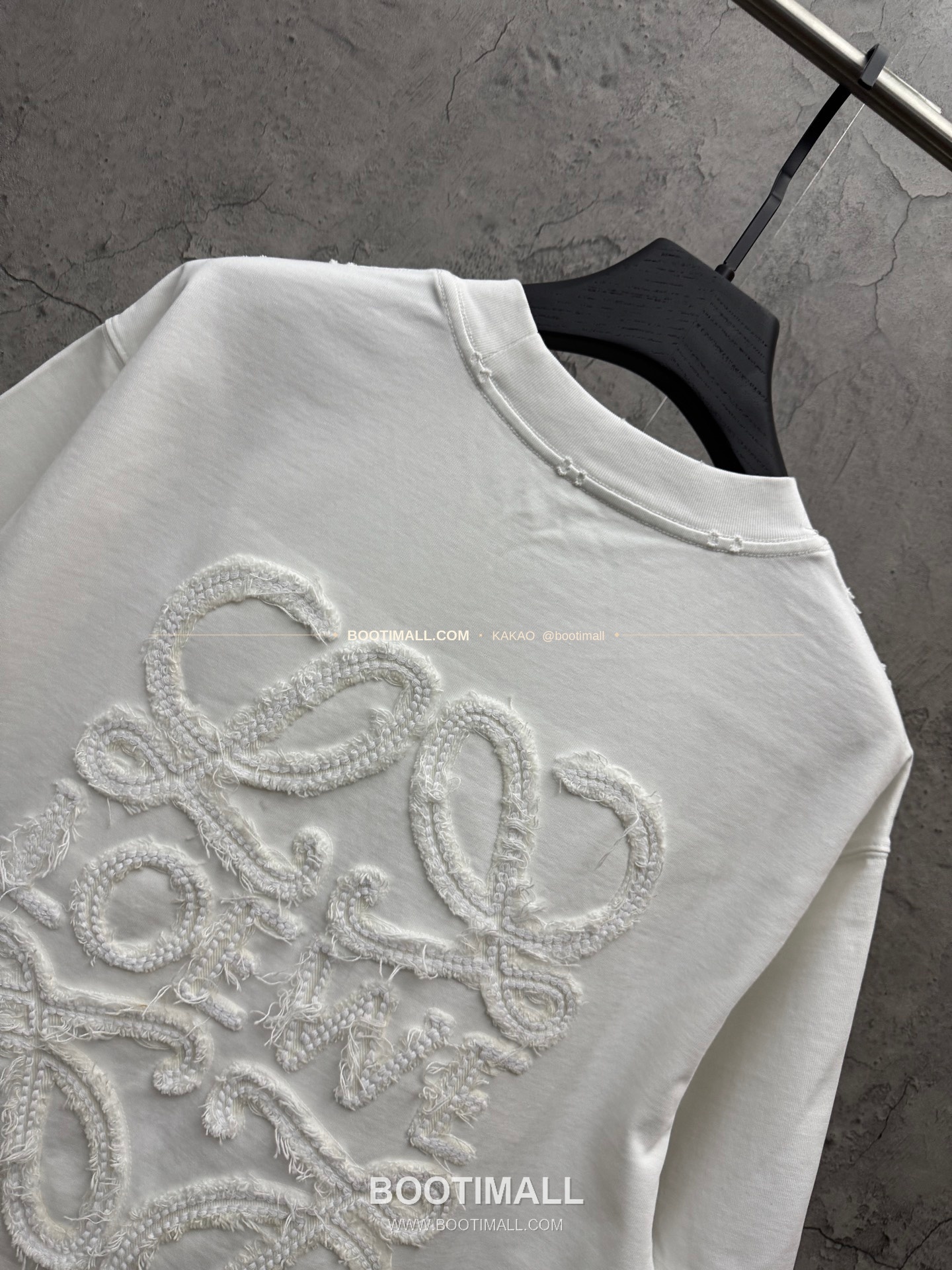 로에베 2026SS 헤비코튼 홀자수 프린지 패치 루즈핏 반팔 티셔츠 LOEWE 2026 SS Heavy Cotton Hollow Embroidery Fringe Patch Loose Fit Short Sleeve T-Shirt 9201 4