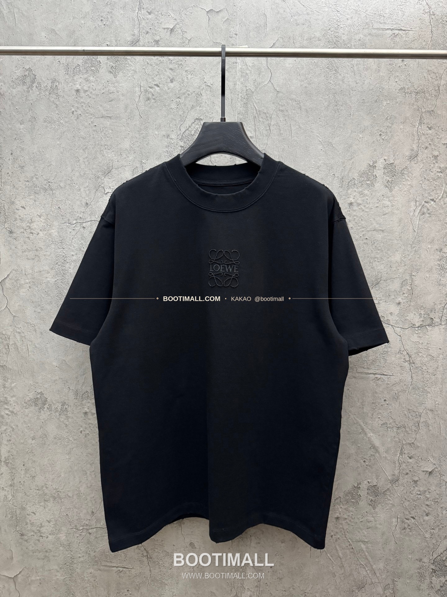 로에베 2026SS 헤비코튼 홀자수 프린지 패치 루즈핏 반팔 티셔츠 LOEWE 2026 SS Heavy Cotton Hollow Embroidery Fringe Patch Loose Fit Short Sleeve T-Shirt 9201 1