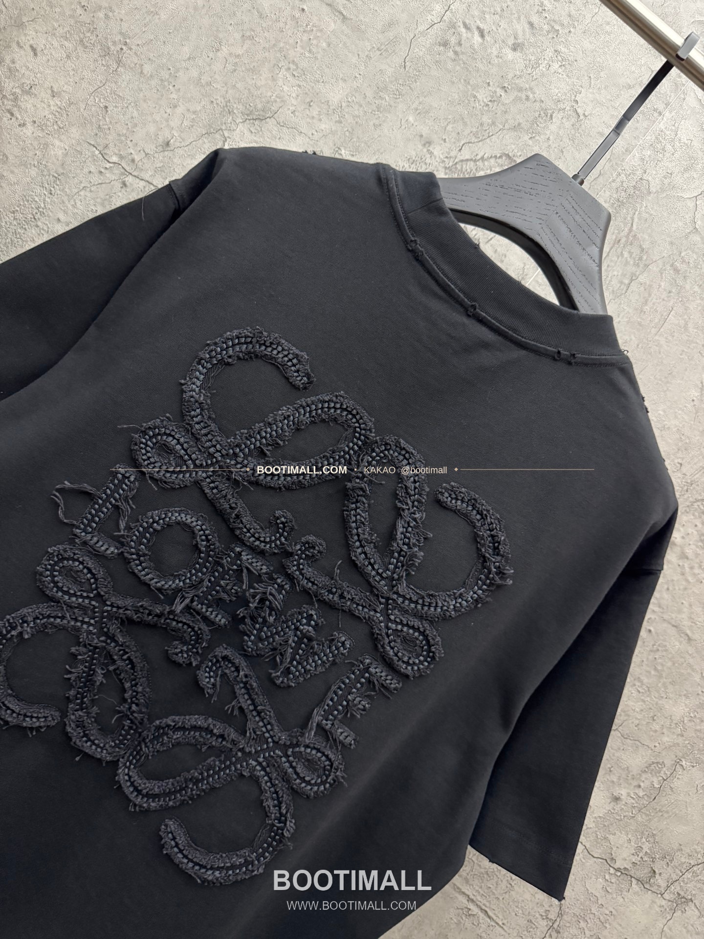 로에베 2026SS 헤비코튼 홀자수 프린지 패치 루즈핏 반팔 티셔츠 LOEWE 2026 SS Heavy Cotton Hollow Embroidery Fringe Patch Loose Fit Short Sleeve T-Shirt 9201 4