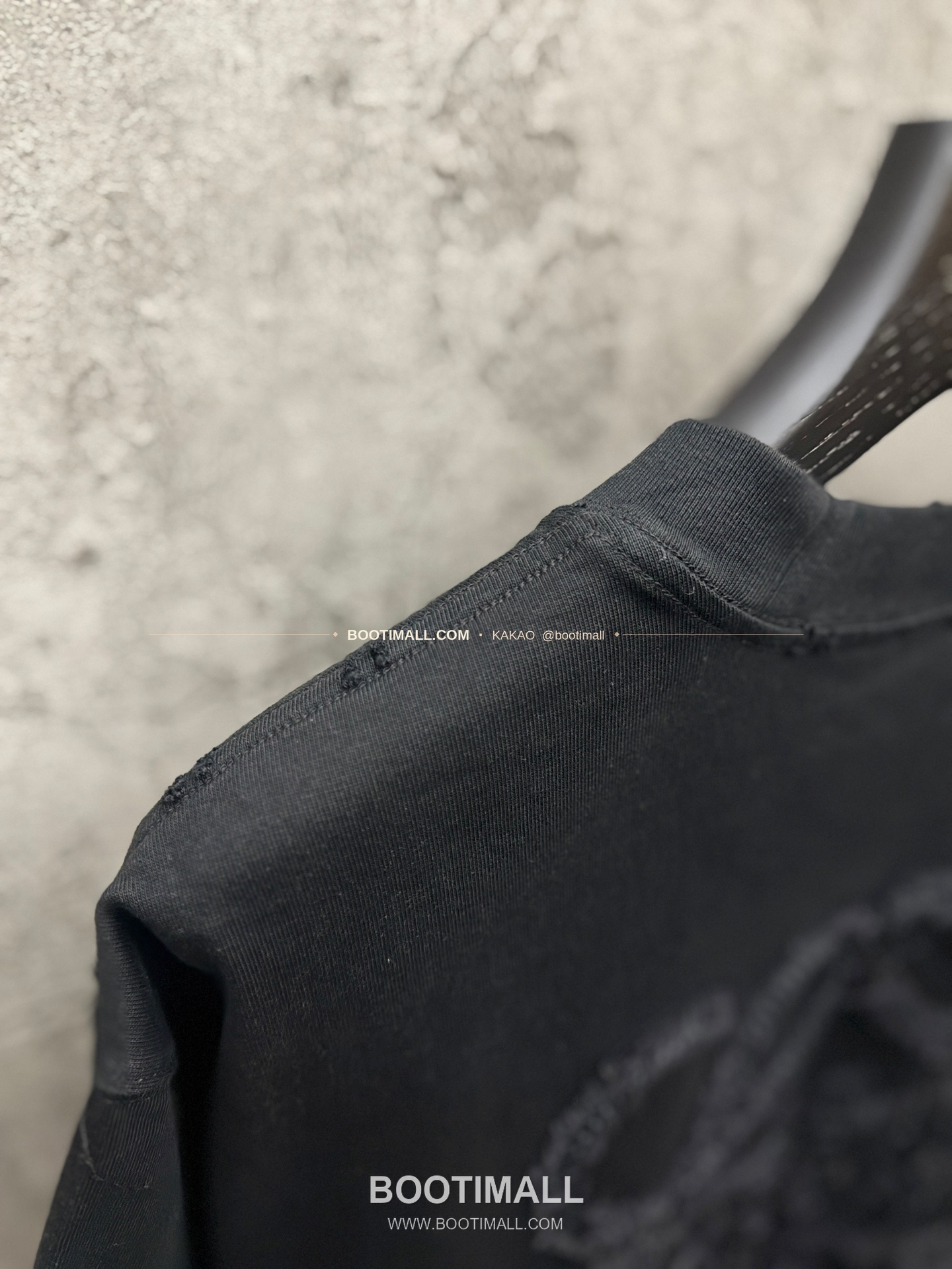 로에베 2026SS 헤비코튼 홀자수 프린지 패치 루즈핏 반팔 티셔츠 LOEWE 2026 SS Heavy Cotton Hollow Embroidery Fringe Patch Loose Fit Short Sleeve T-Shirt 9201 9