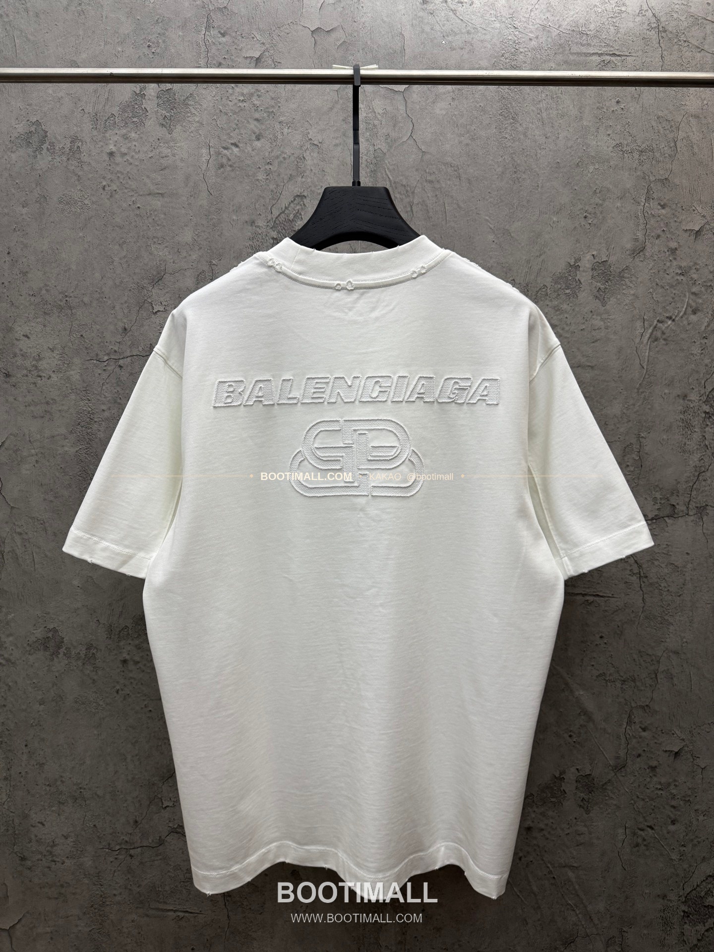 발렌시아가 2026SS 헤비코튼 아치 3D홀자수 루즈핏 반팔 티셔츠 Balenciaga 2026 SS Heavy Cotton Arch 3D Hollow Embroidery Loose Fit Short Sleeve T-Shirt 8603 2