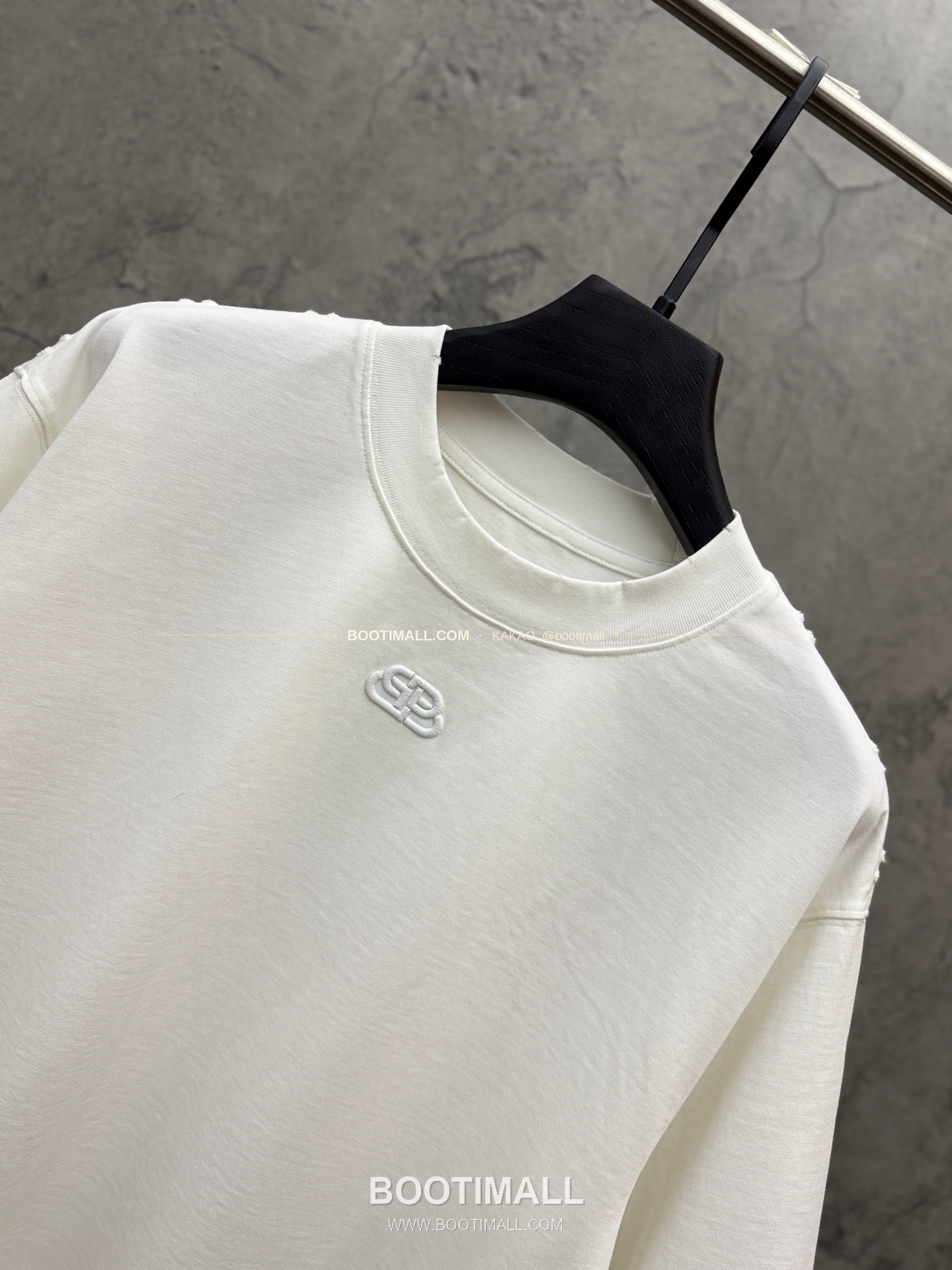 발렌시아가 2026SS 헤비코튼 아치 3D홀자수 루즈핏 반팔 티셔츠 Balenciaga 2026 SS Heavy Cotton Arch 3D Hollow Embroidery Loose Fit Short Sleeve T-Shirt 8603 3