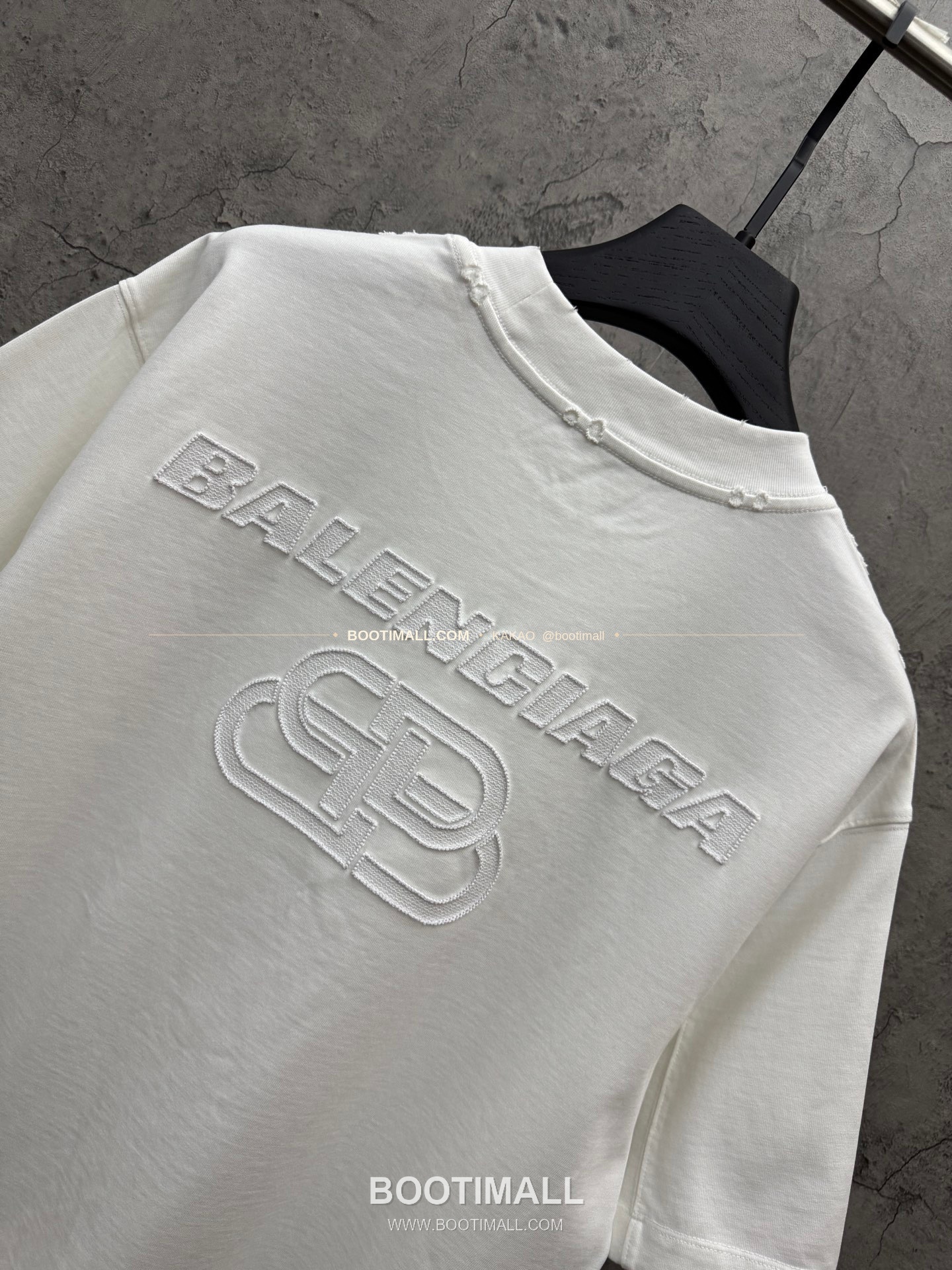 발렌시아가 2026SS 헤비코튼 아치 3D홀자수 루즈핏 반팔 티셔츠 Balenciaga 2026 SS Heavy Cotton Arch 3D Hollow Embroidery Loose Fit Short Sleeve T-Shirt 8603 4