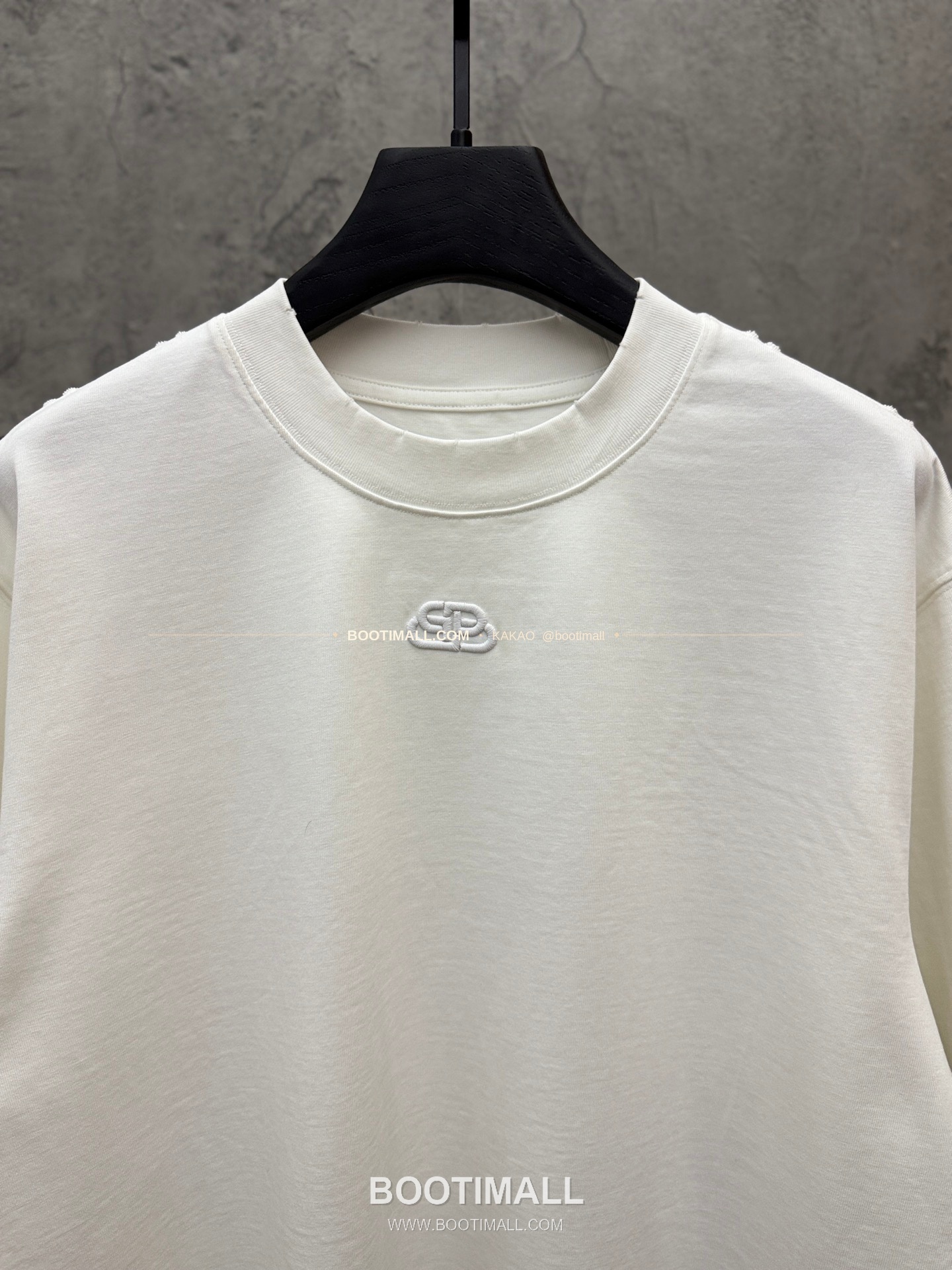 발렌시아가 2026SS 헤비코튼 아치 3D홀자수 루즈핏 반팔 티셔츠 Balenciaga 2026 SS Heavy Cotton Arch 3D Hollow Embroidery Loose Fit Short Sleeve T-Shirt 8603 5