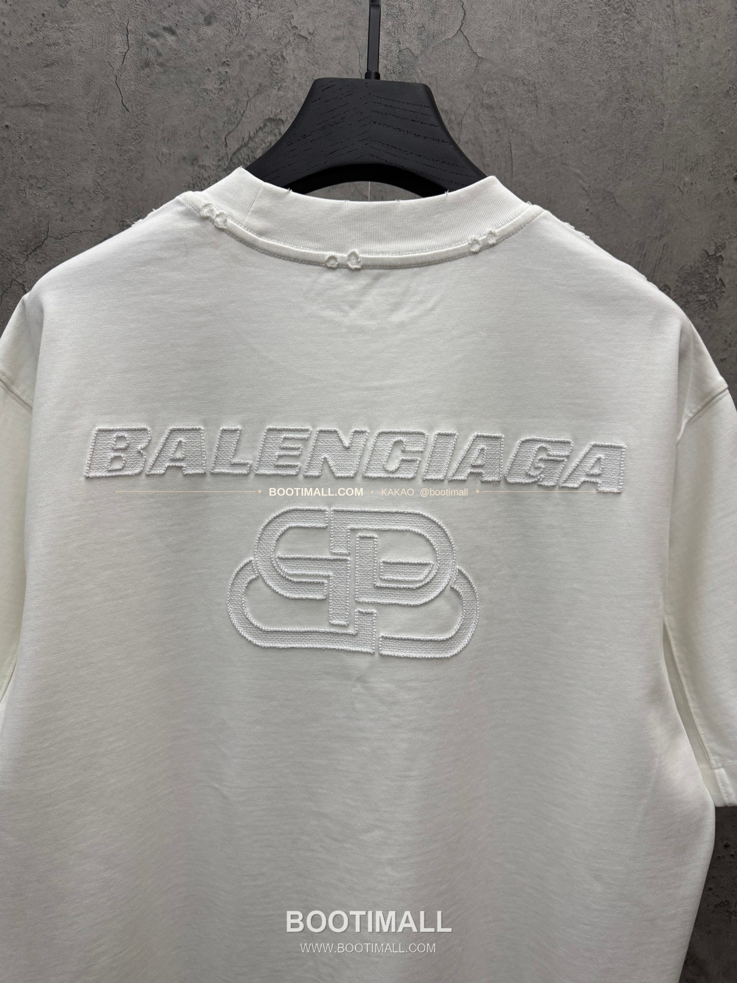 발렌시아가 2026SS 헤비코튼 아치 3D홀자수 루즈핏 반팔 티셔츠 Balenciaga 2026 SS Heavy Cotton Arch 3D Hollow Embroidery Loose Fit Short Sleeve T-Shirt 8603 6