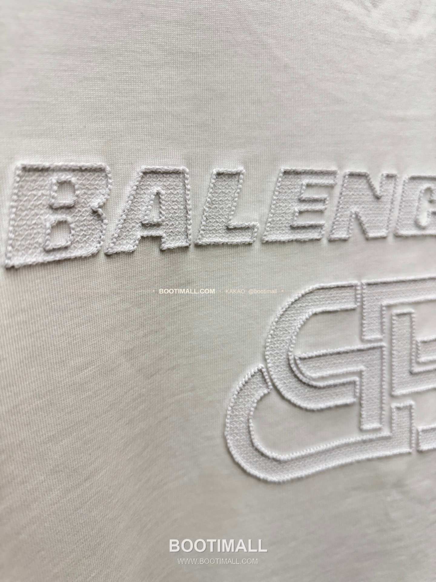 발렌시아가 2026SS 헤비코튼 아치 3D홀자수 루즈핏 반팔 티셔츠 Balenciaga 2026 SS Heavy Cotton Arch 3D Hollow Embroidery Loose Fit Short Sleeve T-Shirt 8603 7