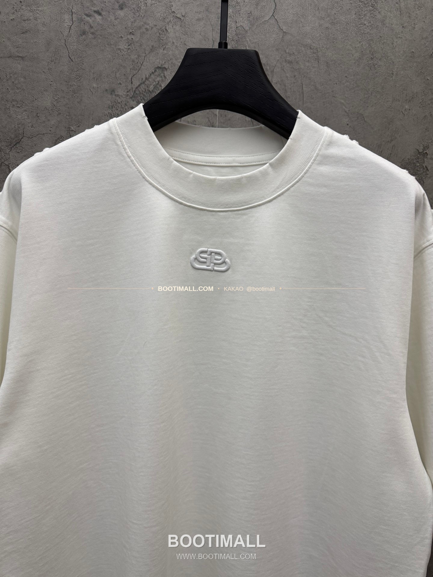 발렌시아가 2026SS 헤비코튼 아치 3D홀자수 루즈핏 반팔 티셔츠 Balenciaga 2026 SS Heavy Cotton Arch 3D Hollow Embroidery Loose Fit Short Sleeve T-Shirt 8603 8