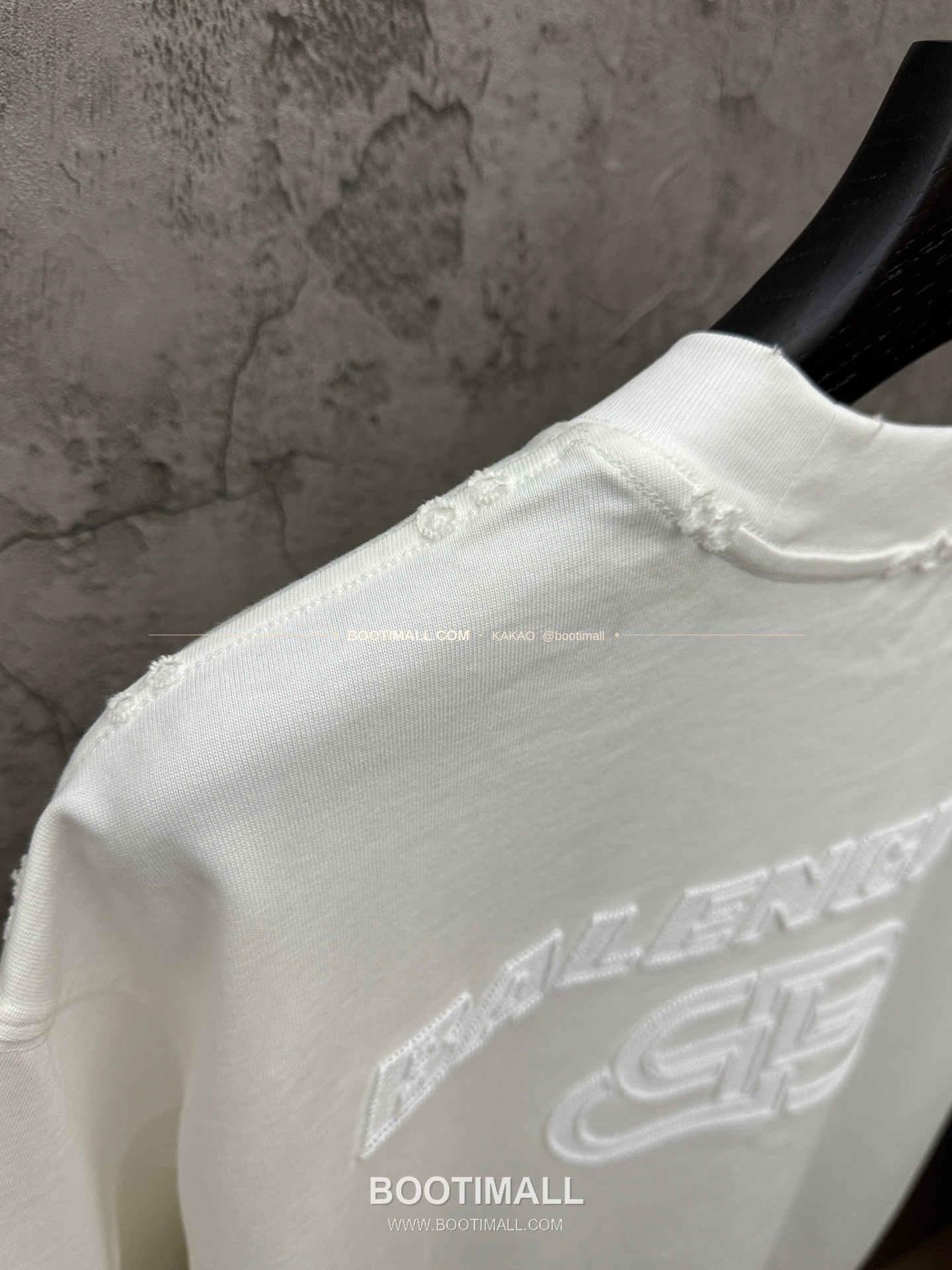 발렌시아가 2026SS 헤비코튼 아치 3D홀자수 루즈핏 반팔 티셔츠 Balenciaga 2026 SS Heavy Cotton Arch 3D Hollow Embroidery Loose Fit Short Sleeve T-Shirt 8603 9