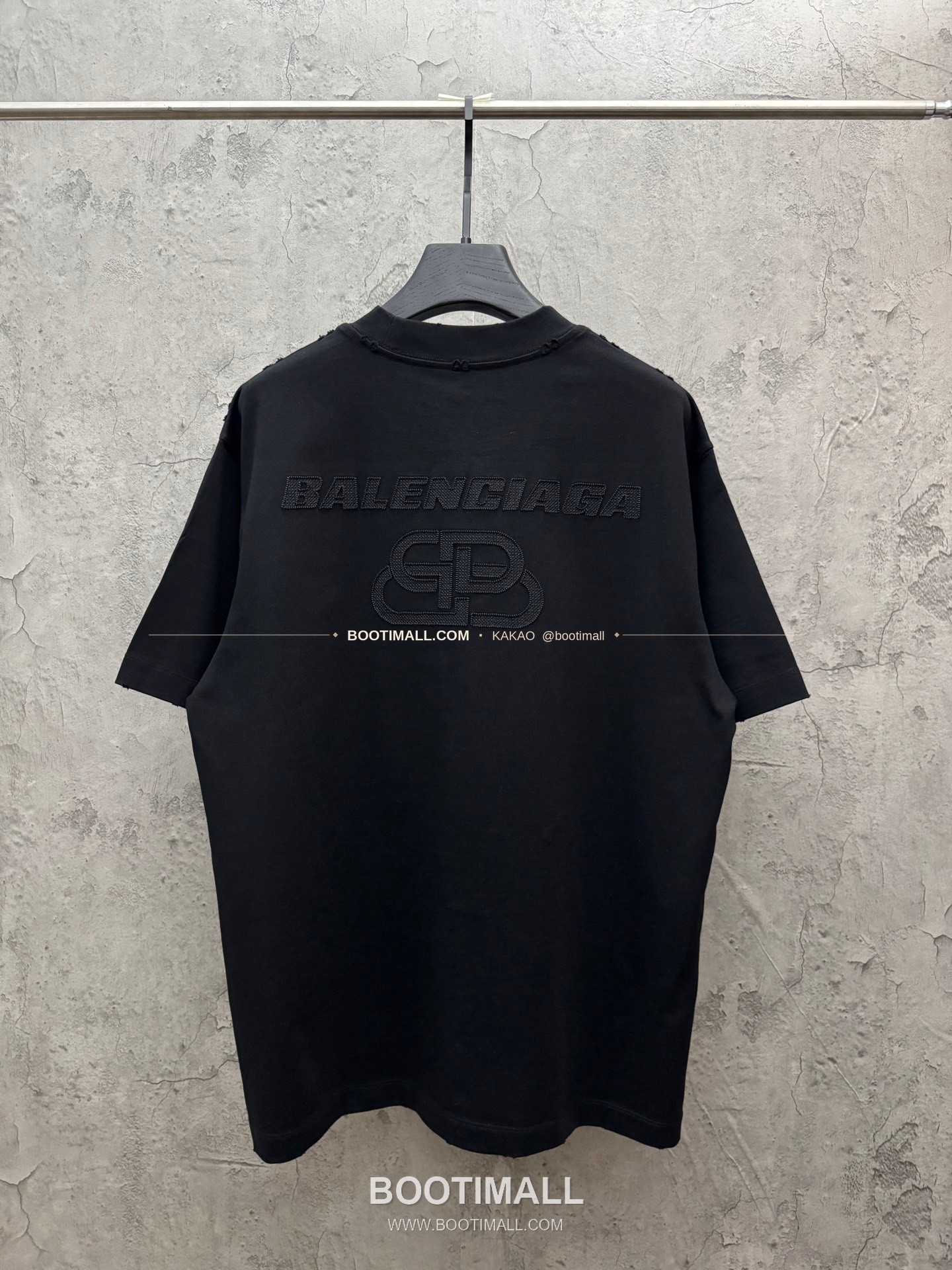 발렌시아가 2026SS 헤비코튼 아치 3D홀자수 루즈핏 반팔 티셔츠 Balenciaga 2026 SS Heavy Cotton Arch 3D Hollow Embroidery Loose Fit Short Sleeve T-Shirt 8603 2