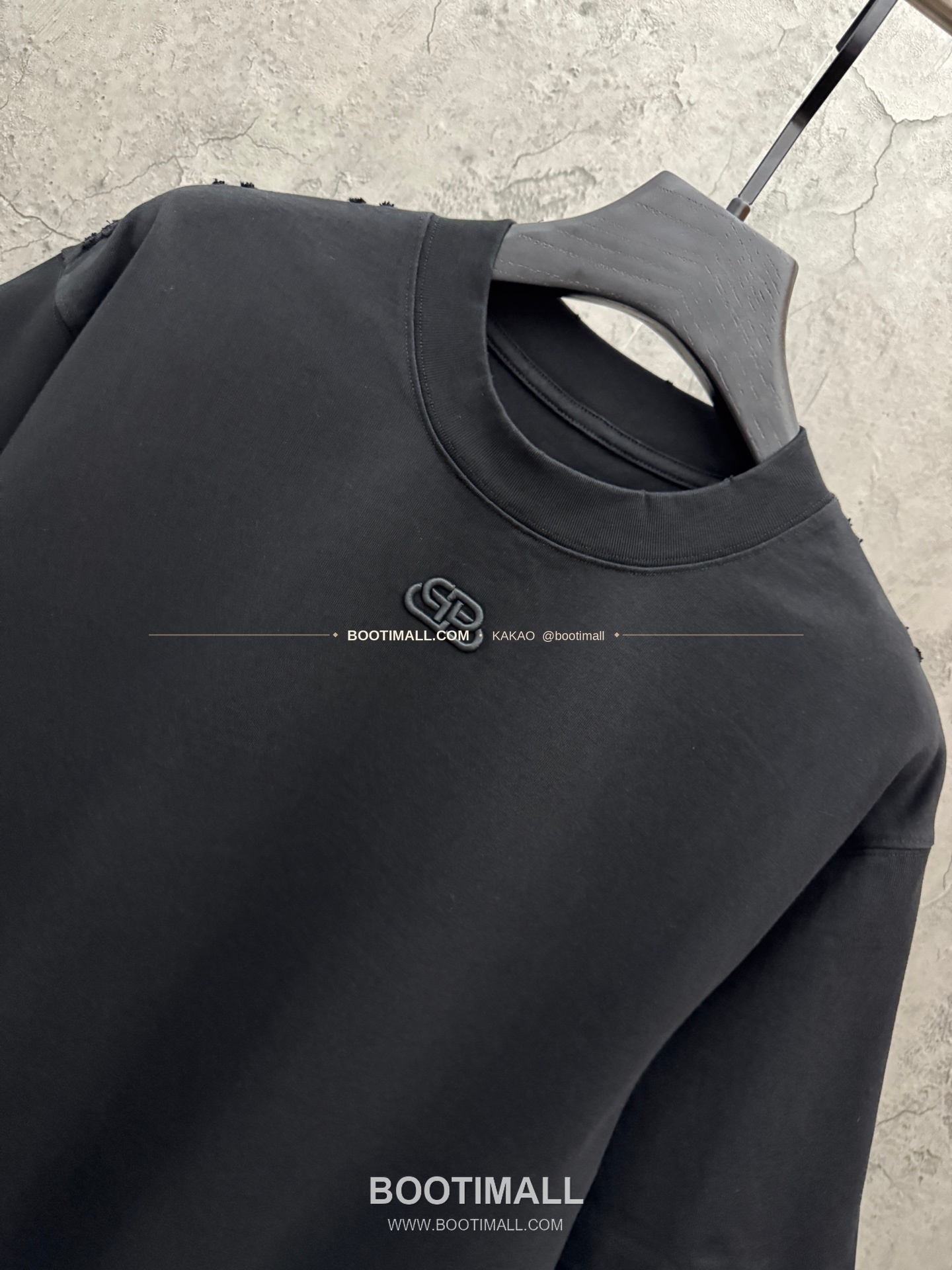 발렌시아가 2026SS 헤비코튼 아치 3D홀자수 루즈핏 반팔 티셔츠 Balenciaga 2026 SS Heavy Cotton Arch 3D Hollow Embroidery Loose Fit Short Sleeve T-Shirt 8603 3