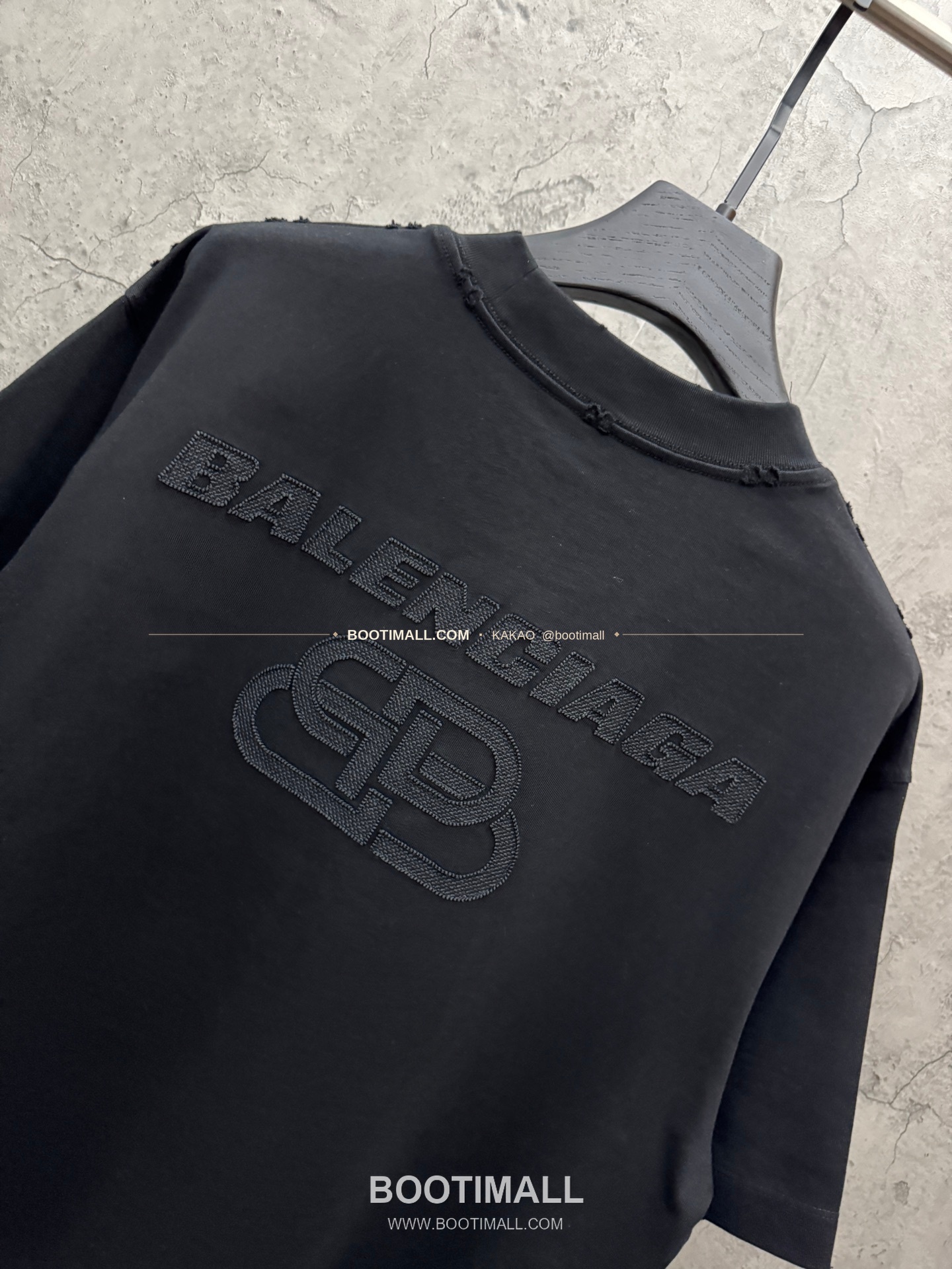 발렌시아가 2026SS 헤비코튼 아치 3D홀자수 루즈핏 반팔 티셔츠 Balenciaga 2026 SS Heavy Cotton Arch 3D Hollow Embroidery Loose Fit Short Sleeve T-Shirt 8603 4