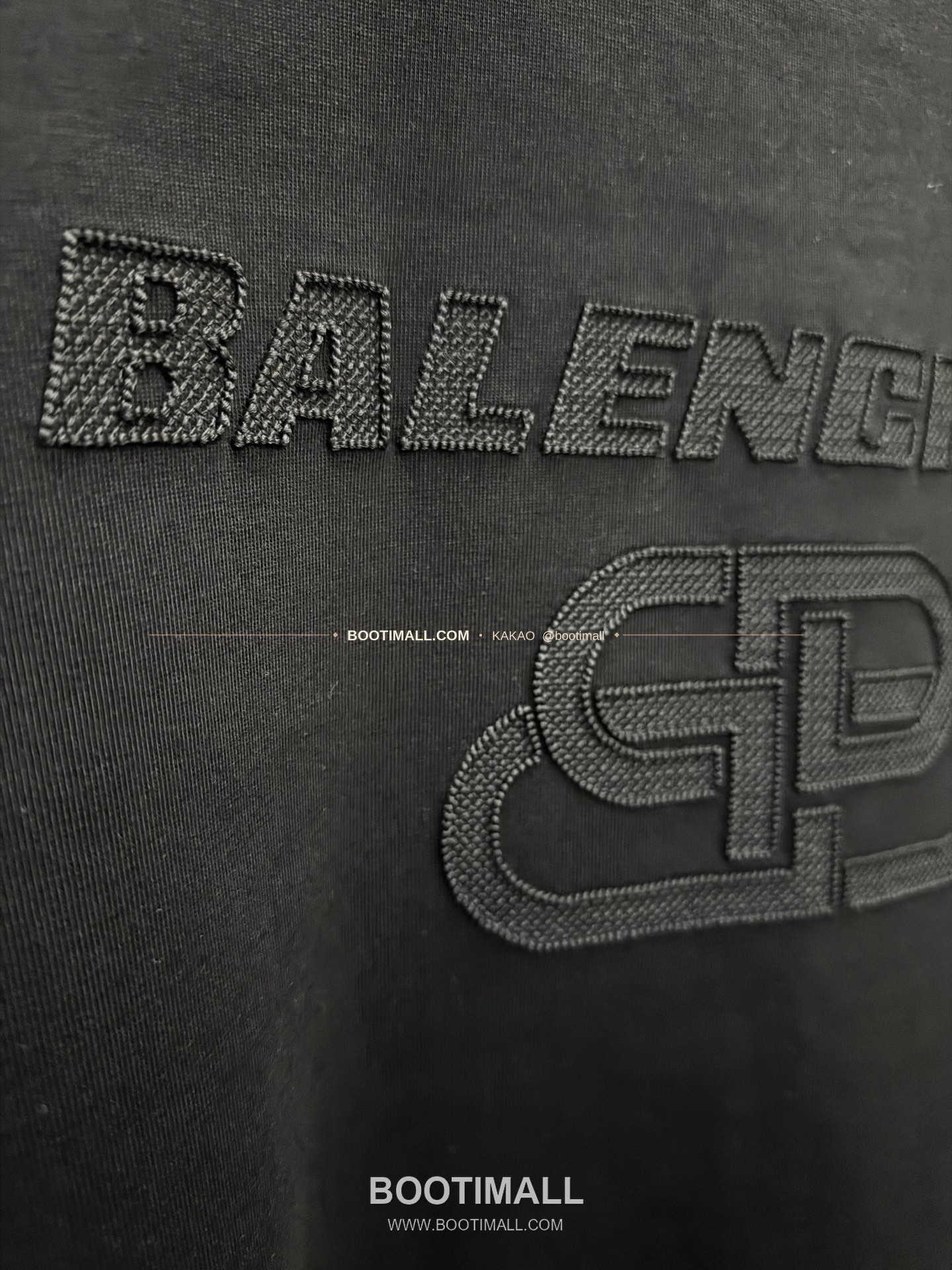 발렌시아가 2026SS 헤비코튼 아치 3D홀자수 루즈핏 반팔 티셔츠 Balenciaga 2026 SS Heavy Cotton Arch 3D Hollow Embroidery Loose Fit Short Sleeve T-Shirt 8603 7