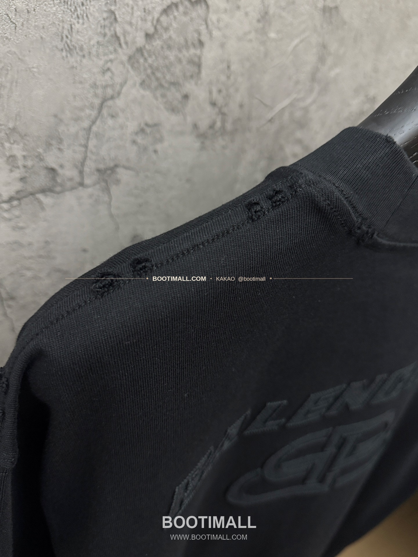 발렌시아가 2026SS 헤비코튼 아치 3D홀자수 루즈핏 반팔 티셔츠 Balenciaga 2026 SS Heavy Cotton Arch 3D Hollow Embroidery Loose Fit Short Sleeve T-Shirt 8603 8