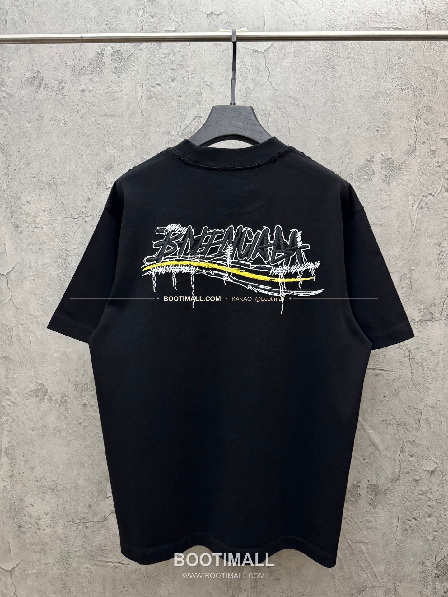 발렌시아가 2026SS 헤비코튼 아치 3D홀자수 루즈핏 반팔 티셔츠 Balenciaga 2026 SS Heavy Cotton Arch 3D Hollow Embroidery Loose Fit Short Sleeve T-Shirt 8605 2