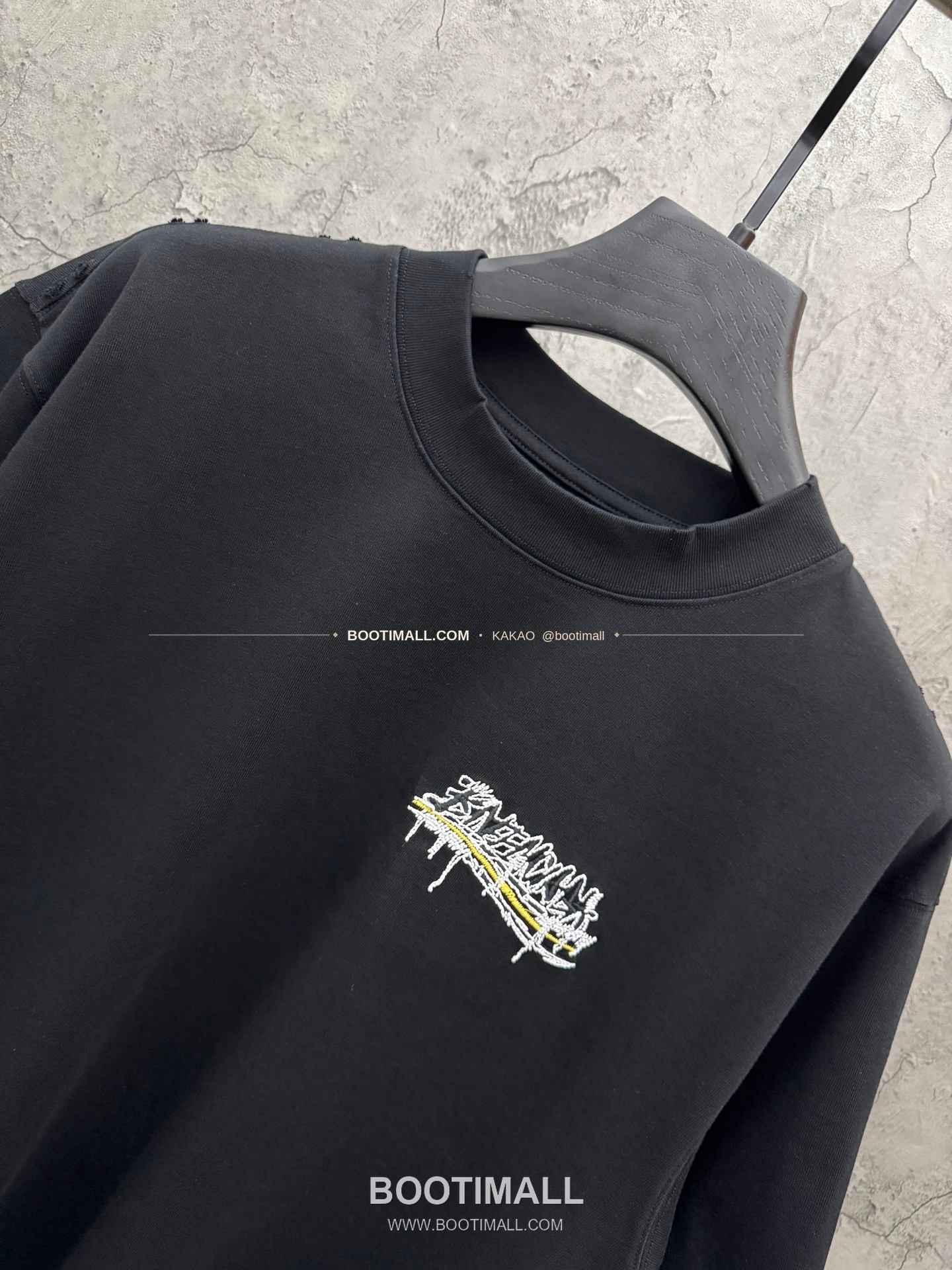 발렌시아가 2026SS 헤비코튼 아치 3D홀자수 루즈핏 반팔 티셔츠 Balenciaga 2026 SS Heavy Cotton Arch 3D Hollow Embroidery Loose Fit Short Sleeve T-Shirt 8605 3